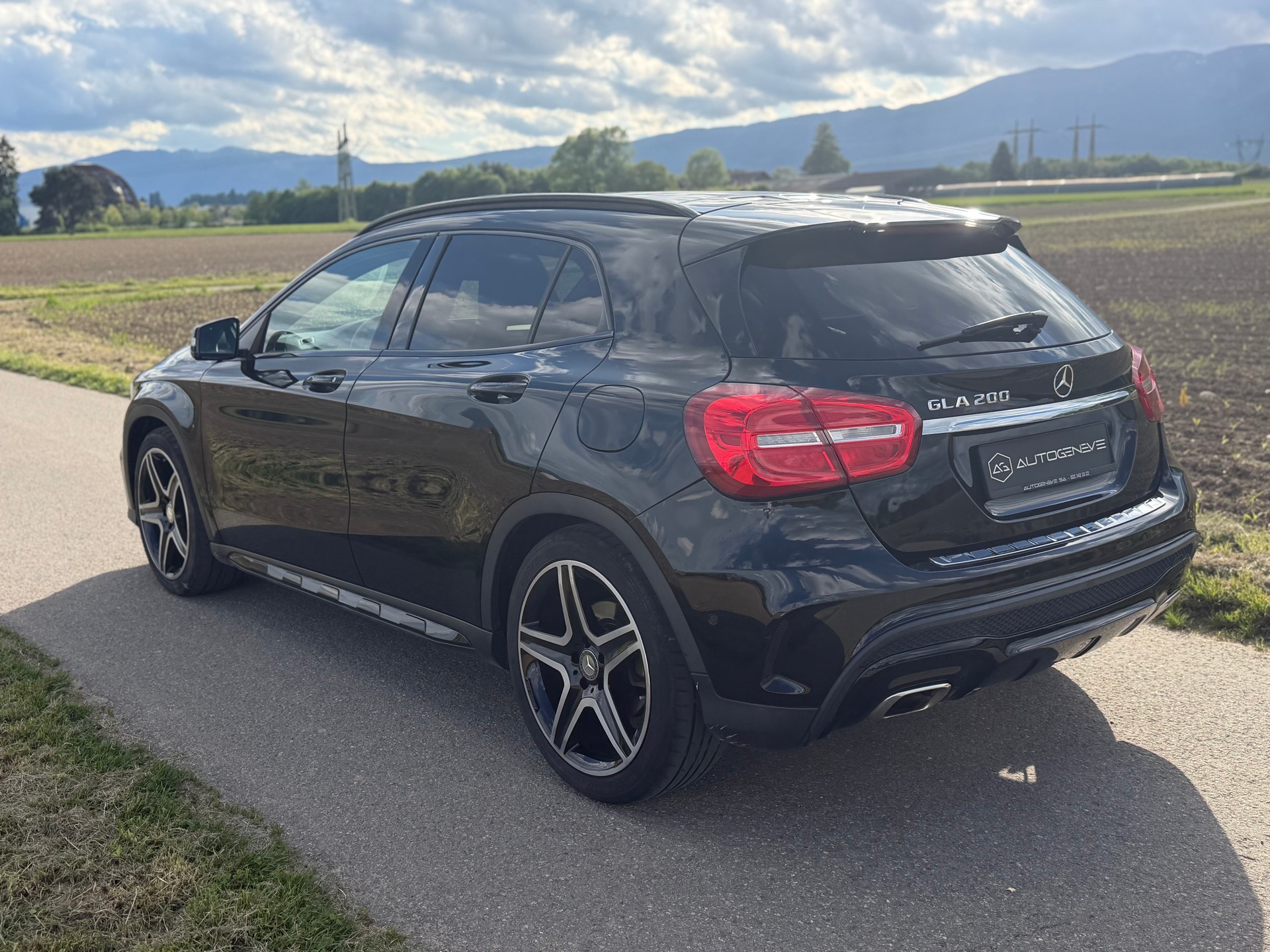 MERCEDES-BENZ GLA 200 AMG Line 7G-DCT-image-11