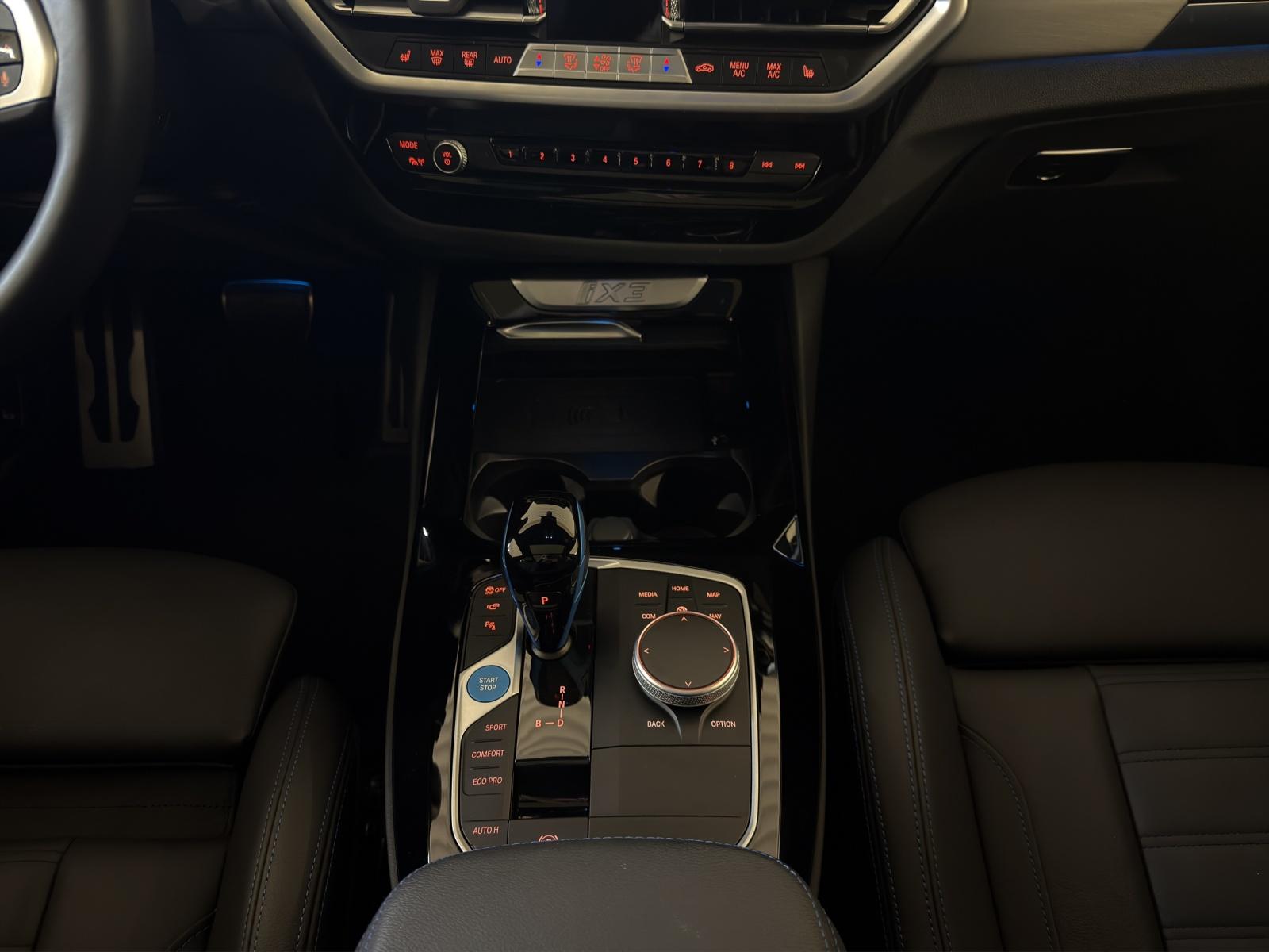 BMW iX3-image-16