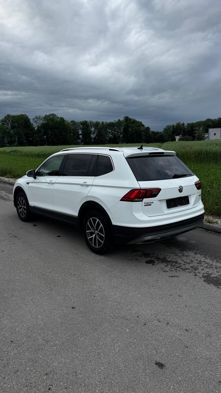 VW Tiguan Allspace 2.0TSI Comfortline 4Motion DSG-image-2