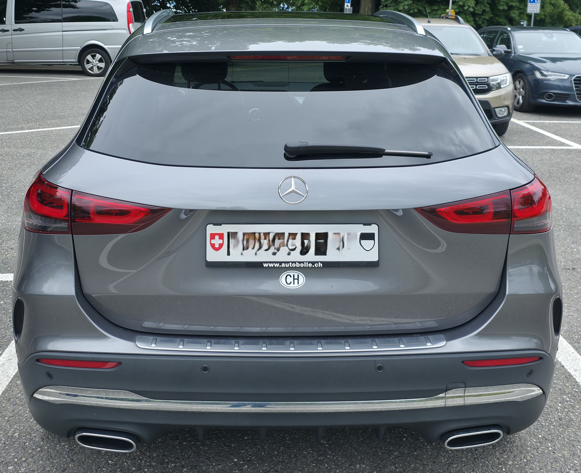 MERCEDES-BENZ GLA 250 AMG Line 4matic-image-1