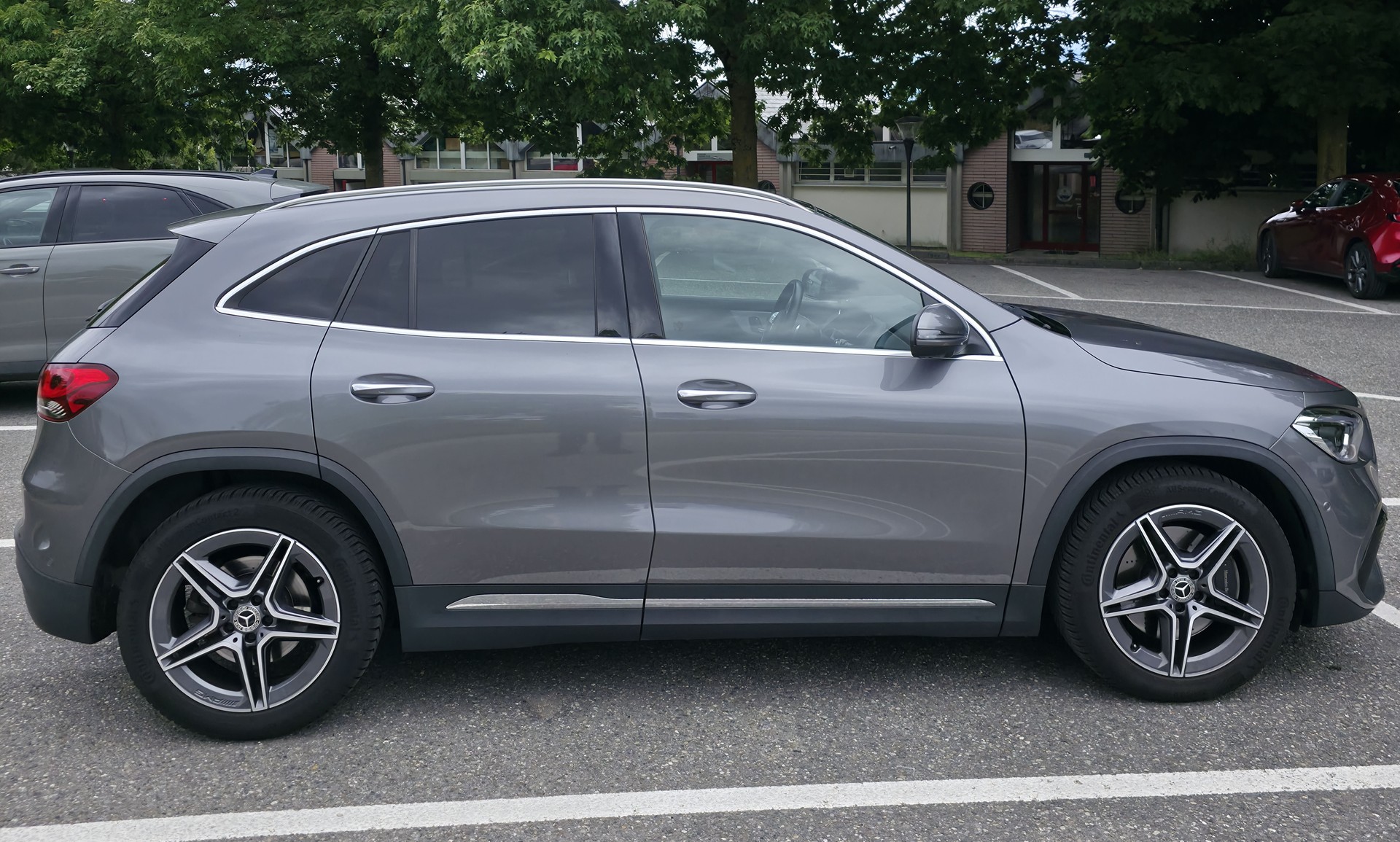 MERCEDES-BENZ GLA 250 AMG Line 4matic-image-3