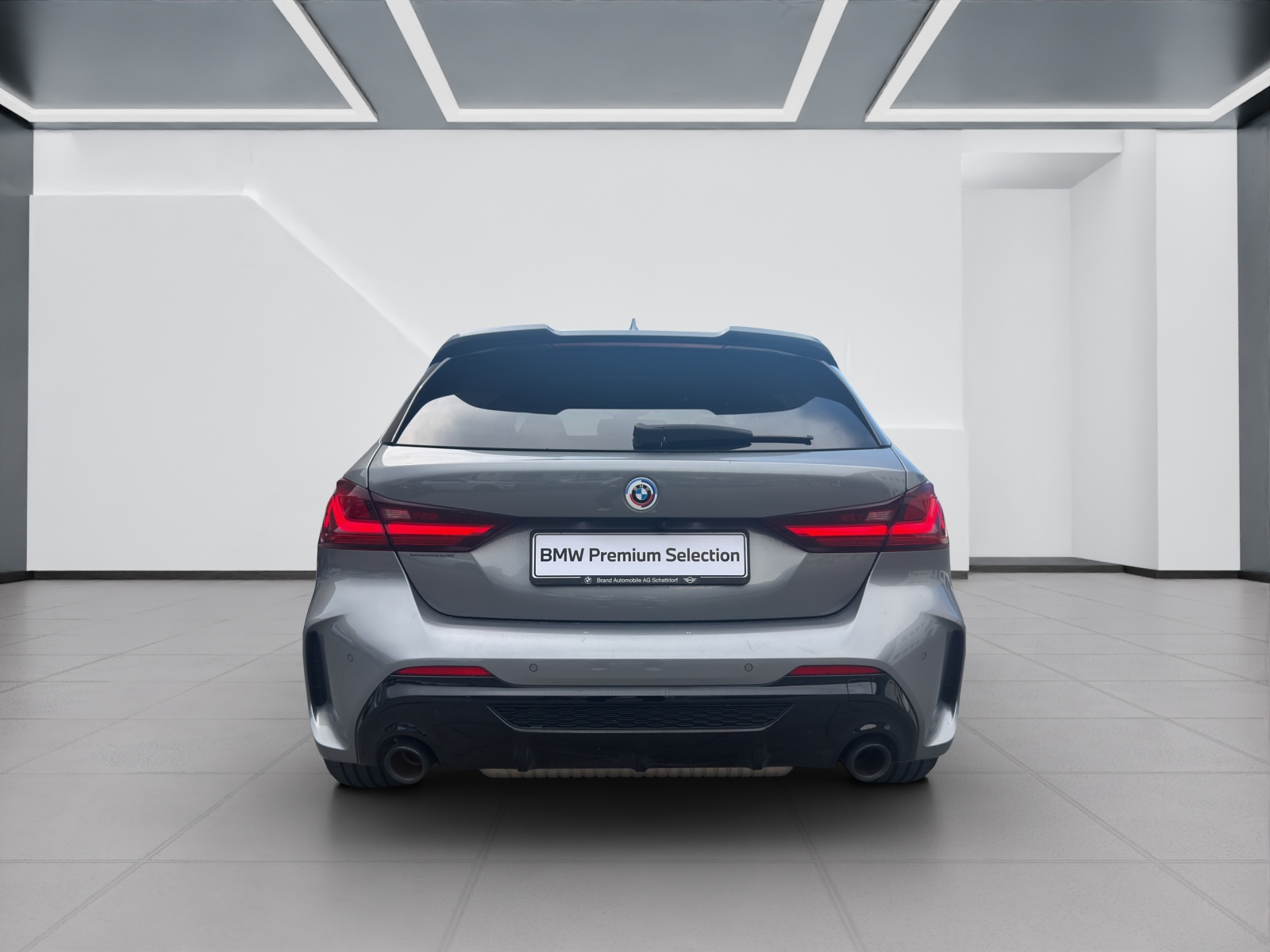 BMW M135i xDrive-showroom-element-3