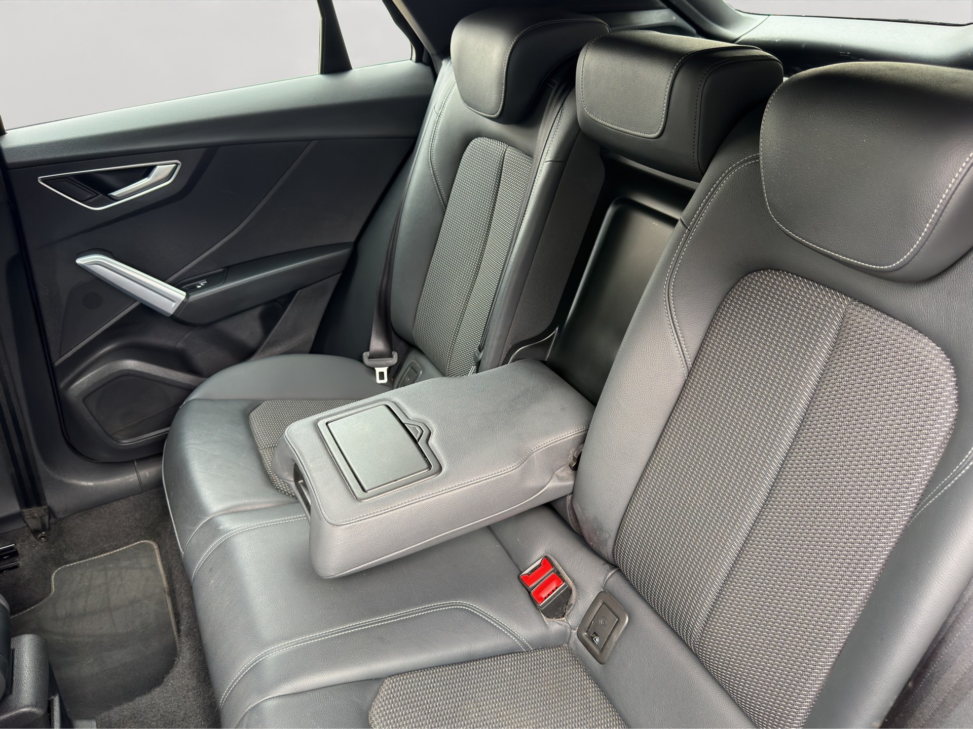 AUDI Q2 35 TFSI advanced S-Line S-tronic-image-3