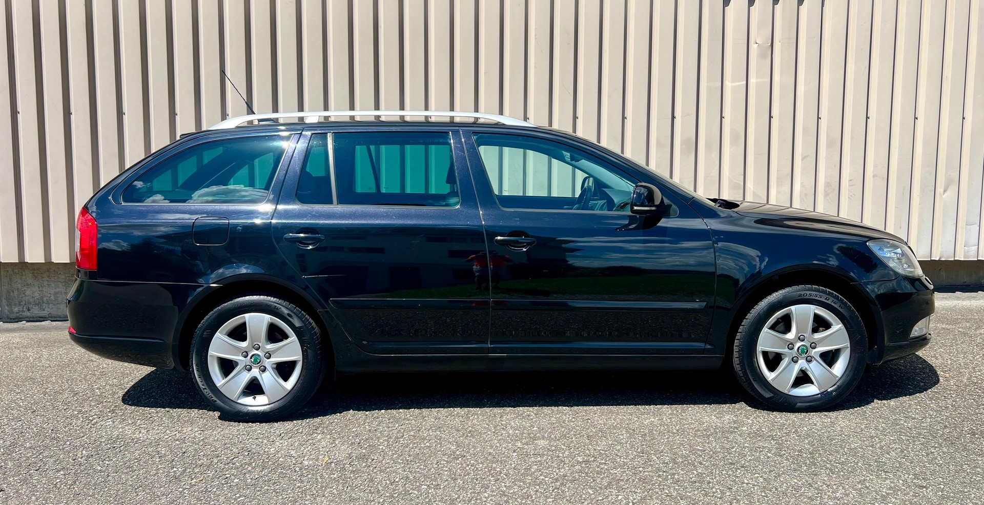 SKODA Octavia Combi 2.0 TDI Laurin & Klement 4x4 DSG by Nutzfahrzeugcenter Seetal-image-6