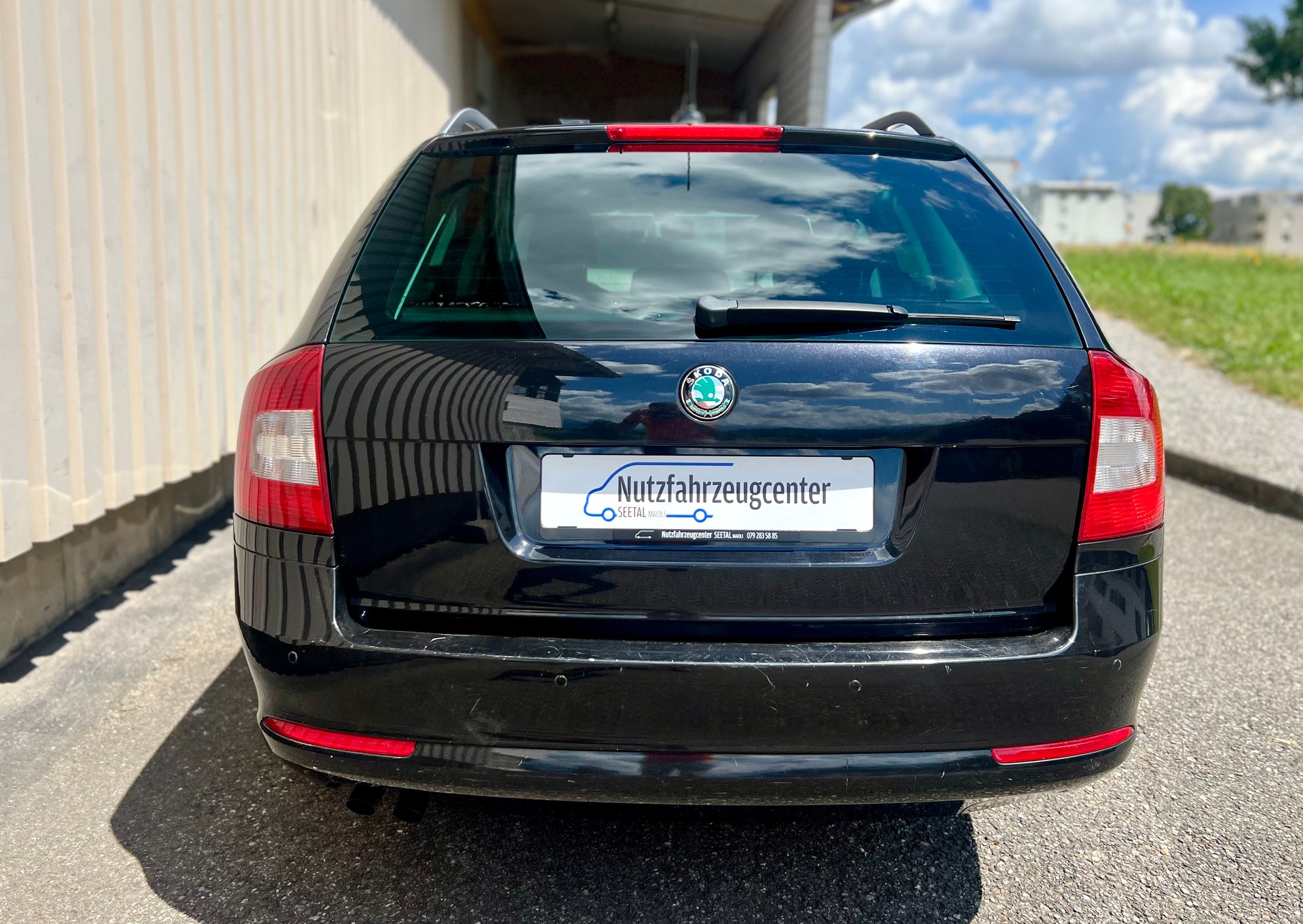 SKODA Octavia Combi 2.0 TDI Laurin & Klement 4x4 DSG by Nutzfahrzeugcenter Seetal-image-4
