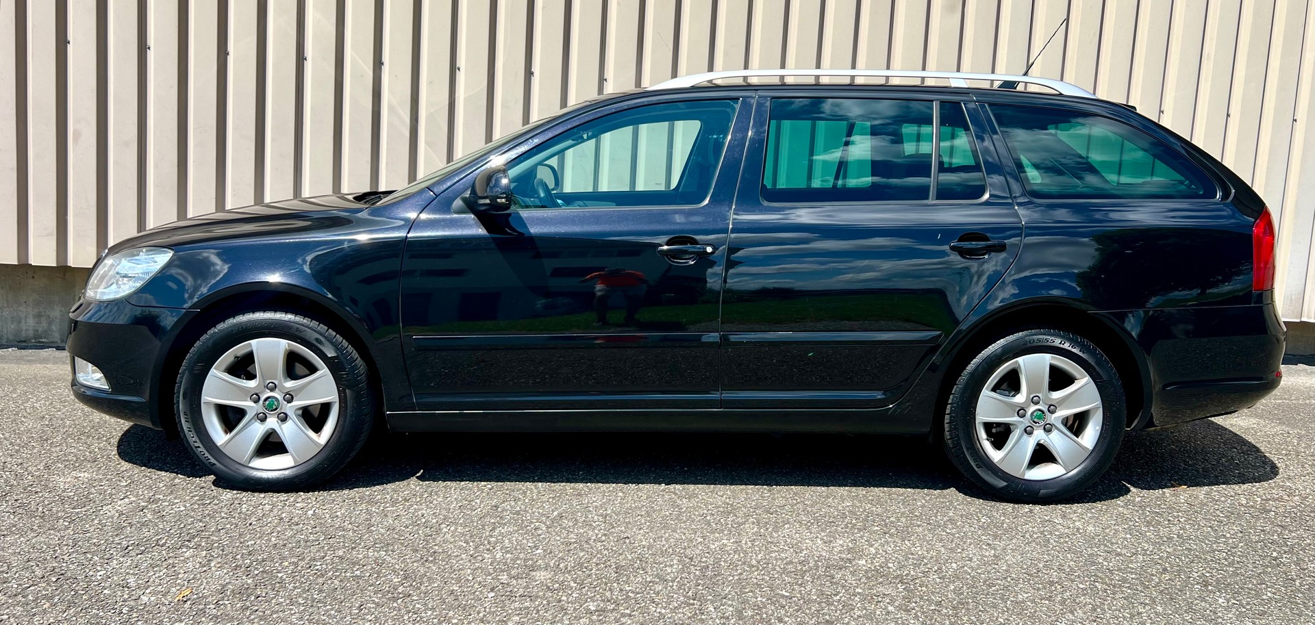 SKODA Octavia Combi 2.0 TDI Laurin & Klement 4x4 DSG by Nutzfahrzeugcenter Seetal-image-7