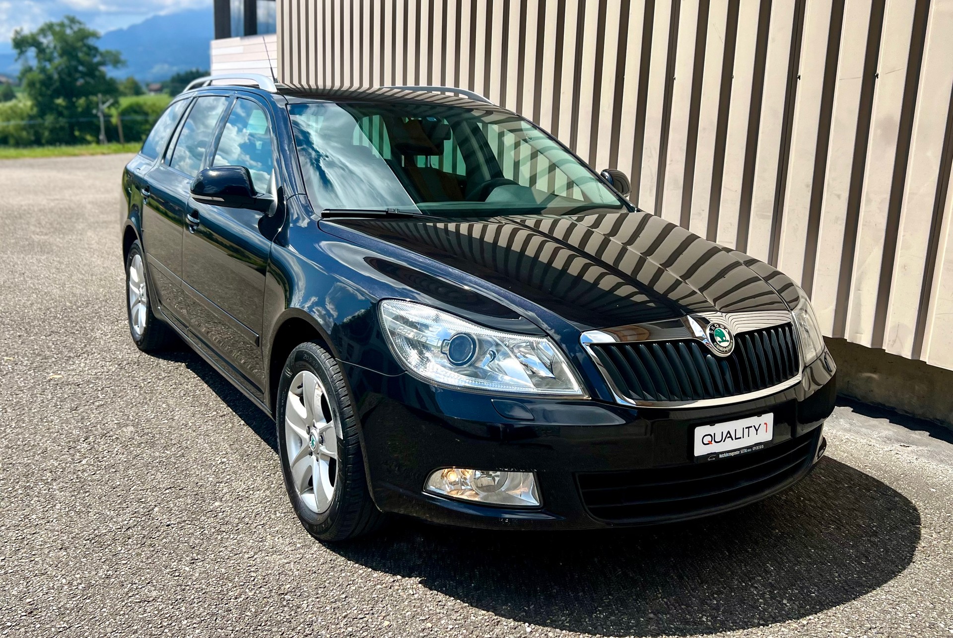 SKODA Octavia Combi 2.0 TDI Laurin & Klement 4x4 DSG by Nutzfahrzeugcenter Seetal-image-1