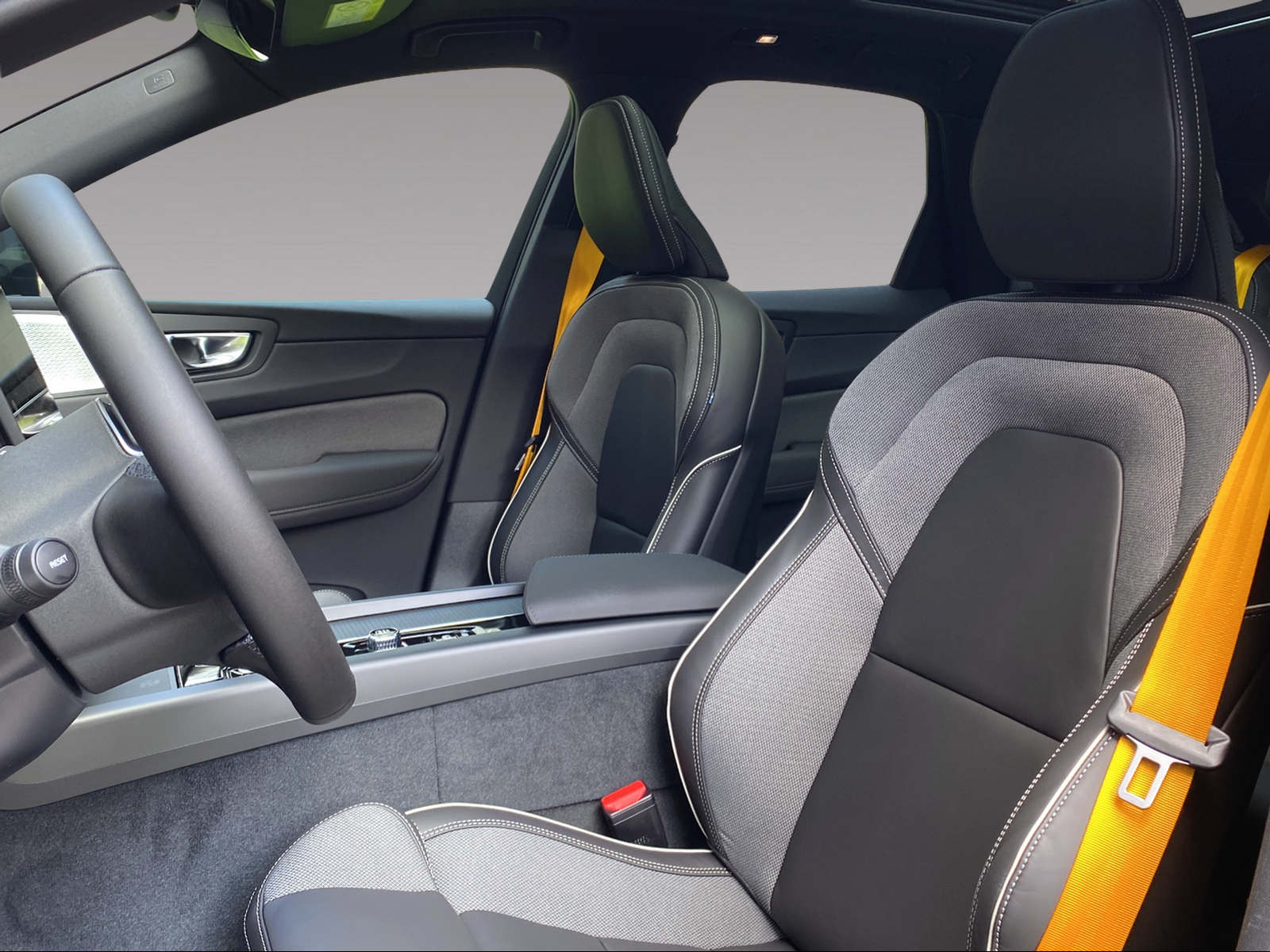 VOLVO XC60 2.0 T8 TE Polestar eAWD Last Edition-image-6