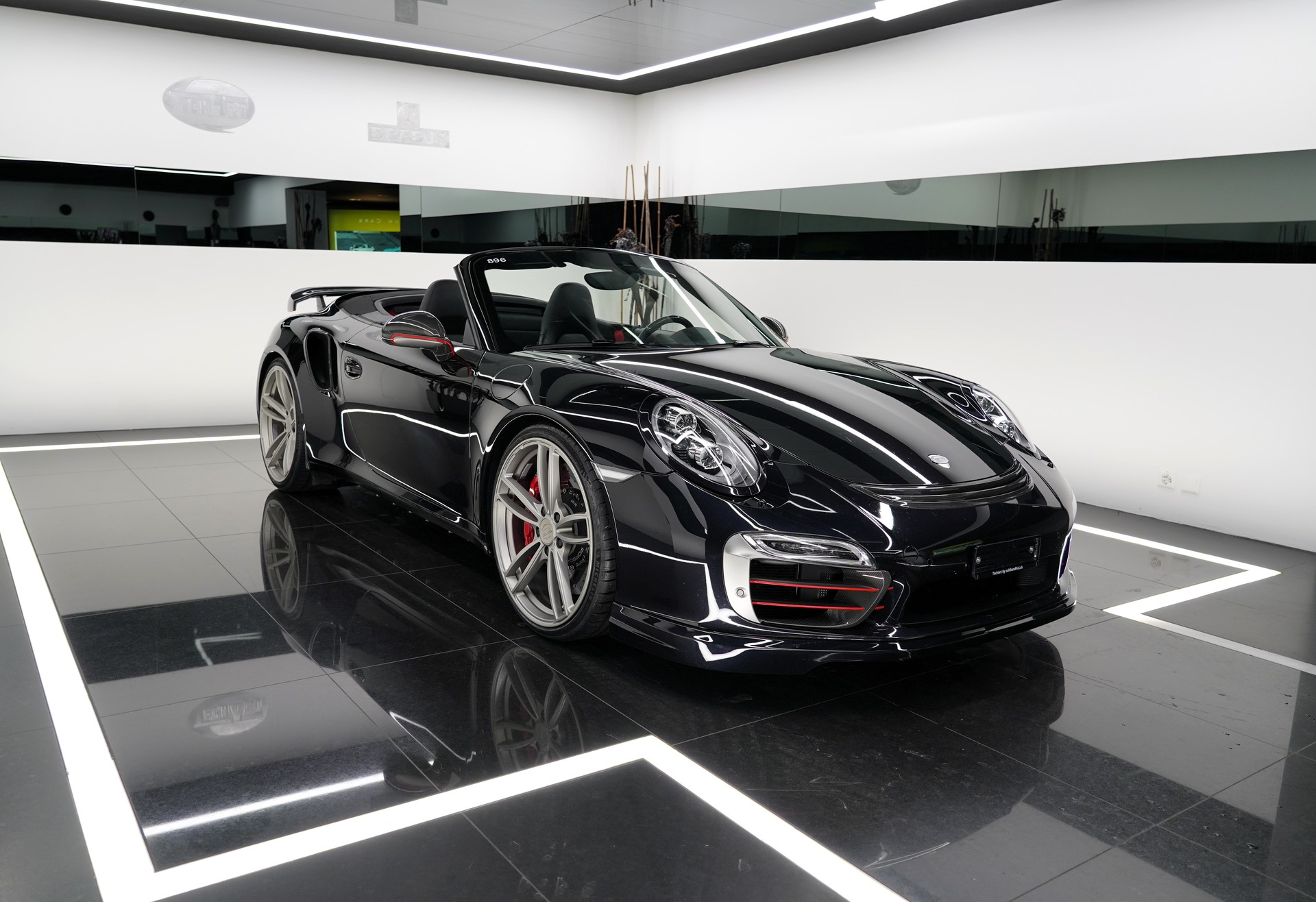 PORSCHE 911 Turbo S Cabrio-showroom-element-2