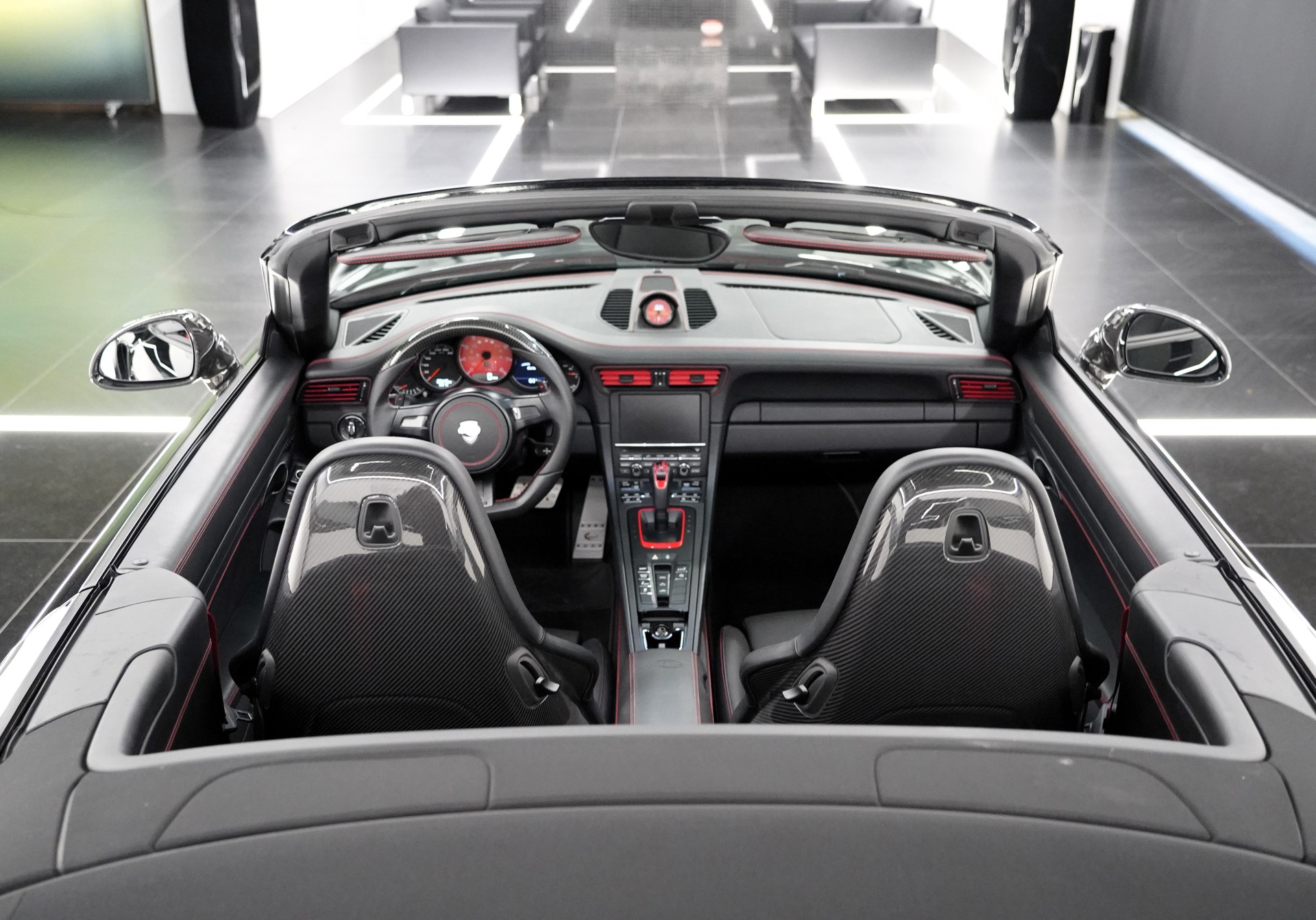 PORSCHE 911 Turbo S Cabrio-image-6