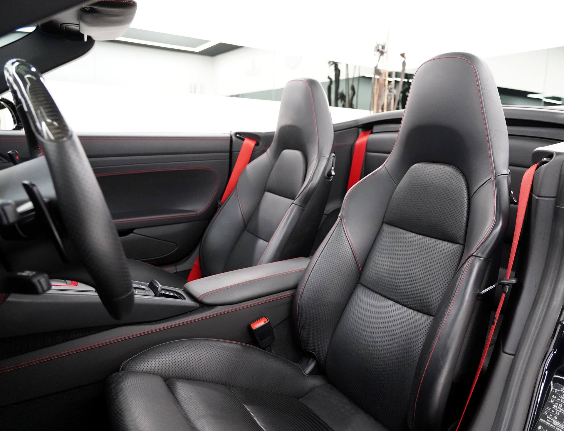 PORSCHE 911 Turbo S Cabrio-image-10