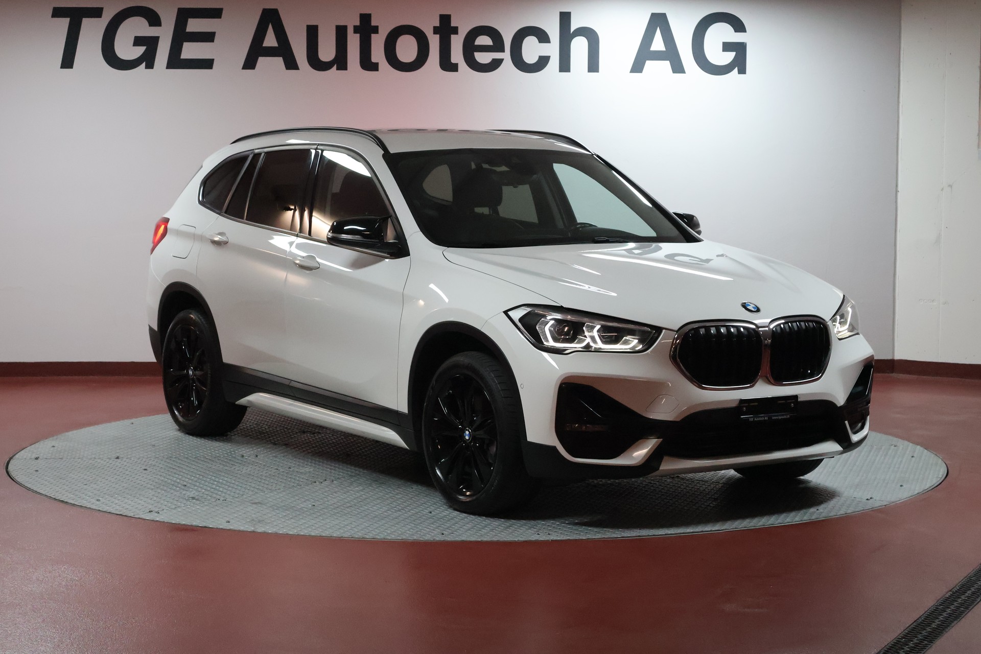 BMW X1 xDrive 20d Sport Line Steptronic-showroom-element-2
