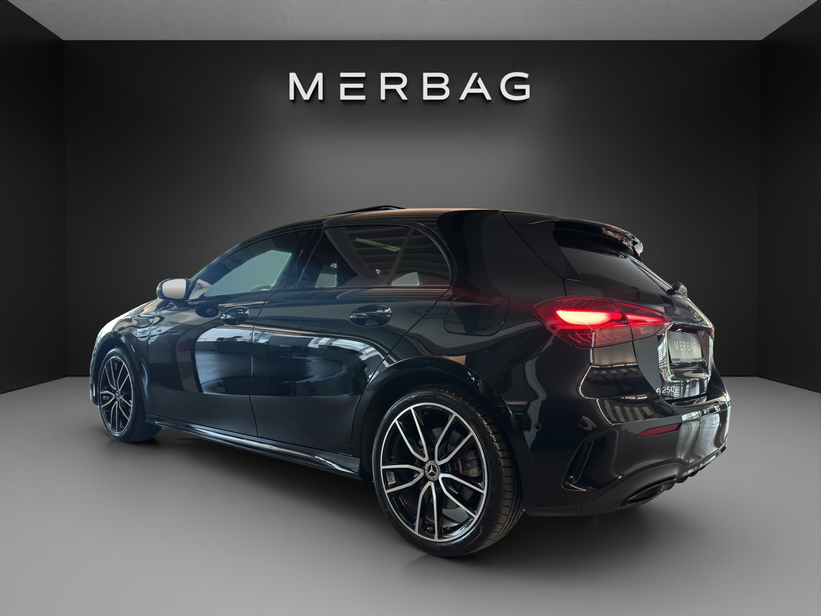 MERCEDES-BENZ A 250 e EQ Star 8G-DCT-image-3