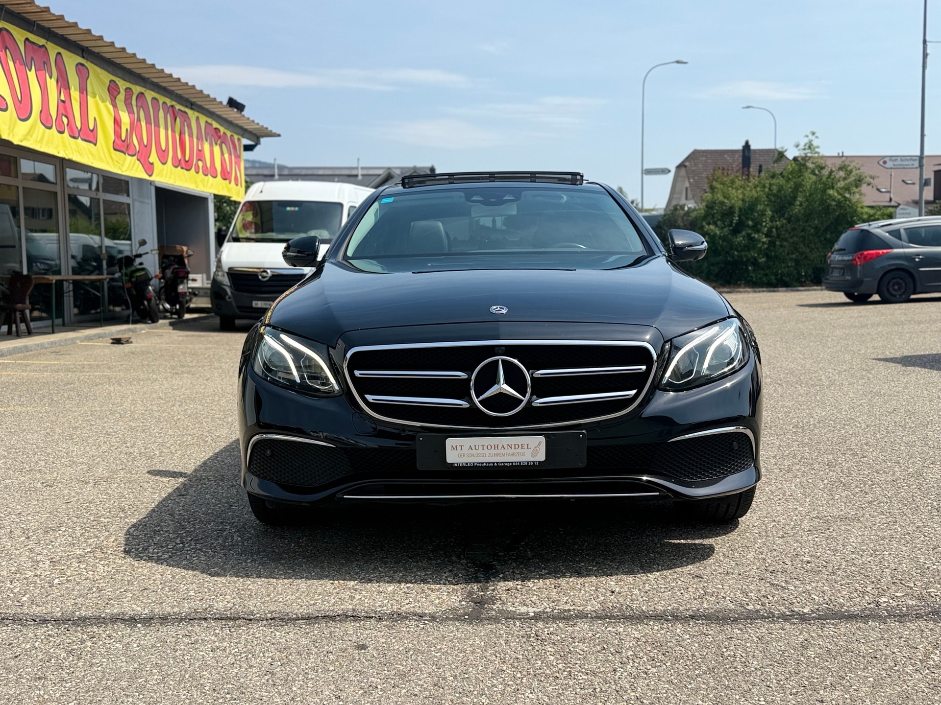 MERCEDES-BENZ E 220 d 9G-Tronic-showroom-element-1