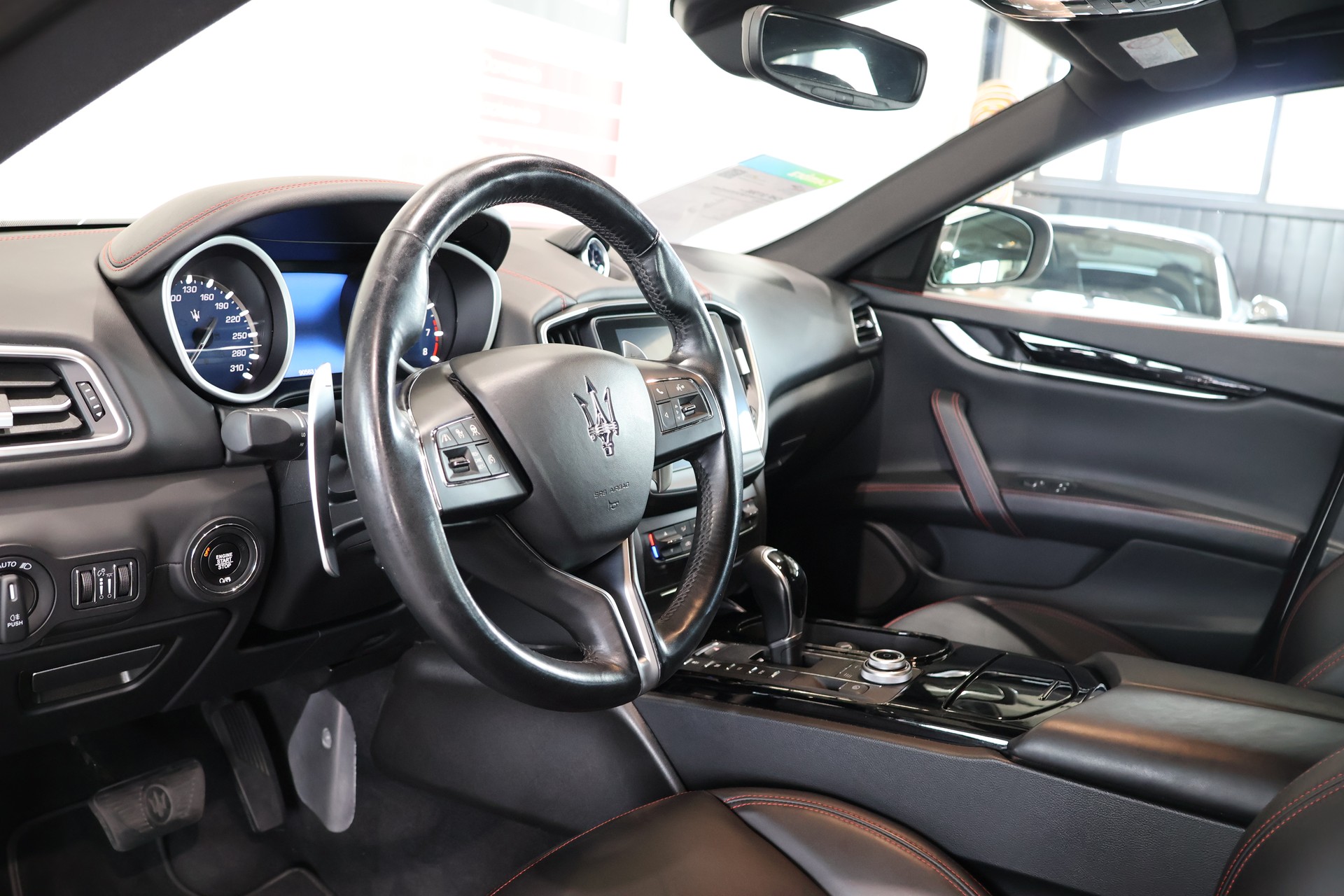 MASERATI Ghibli S Q4 3.0 V6 GranLusso Automatica-image-10