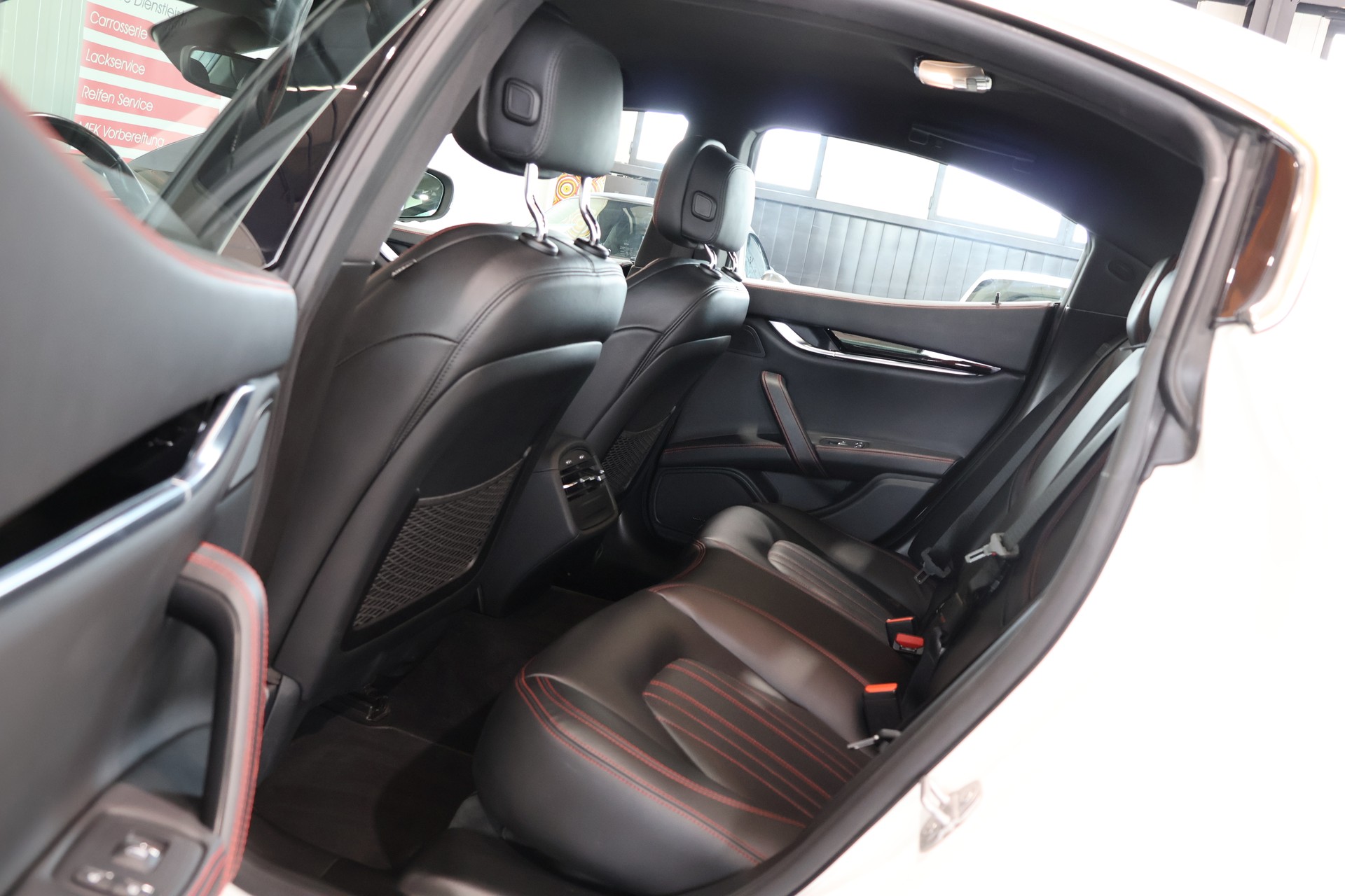 MASERATI Ghibli S Q4 3.0 V6 GranLusso Automatica-image-14