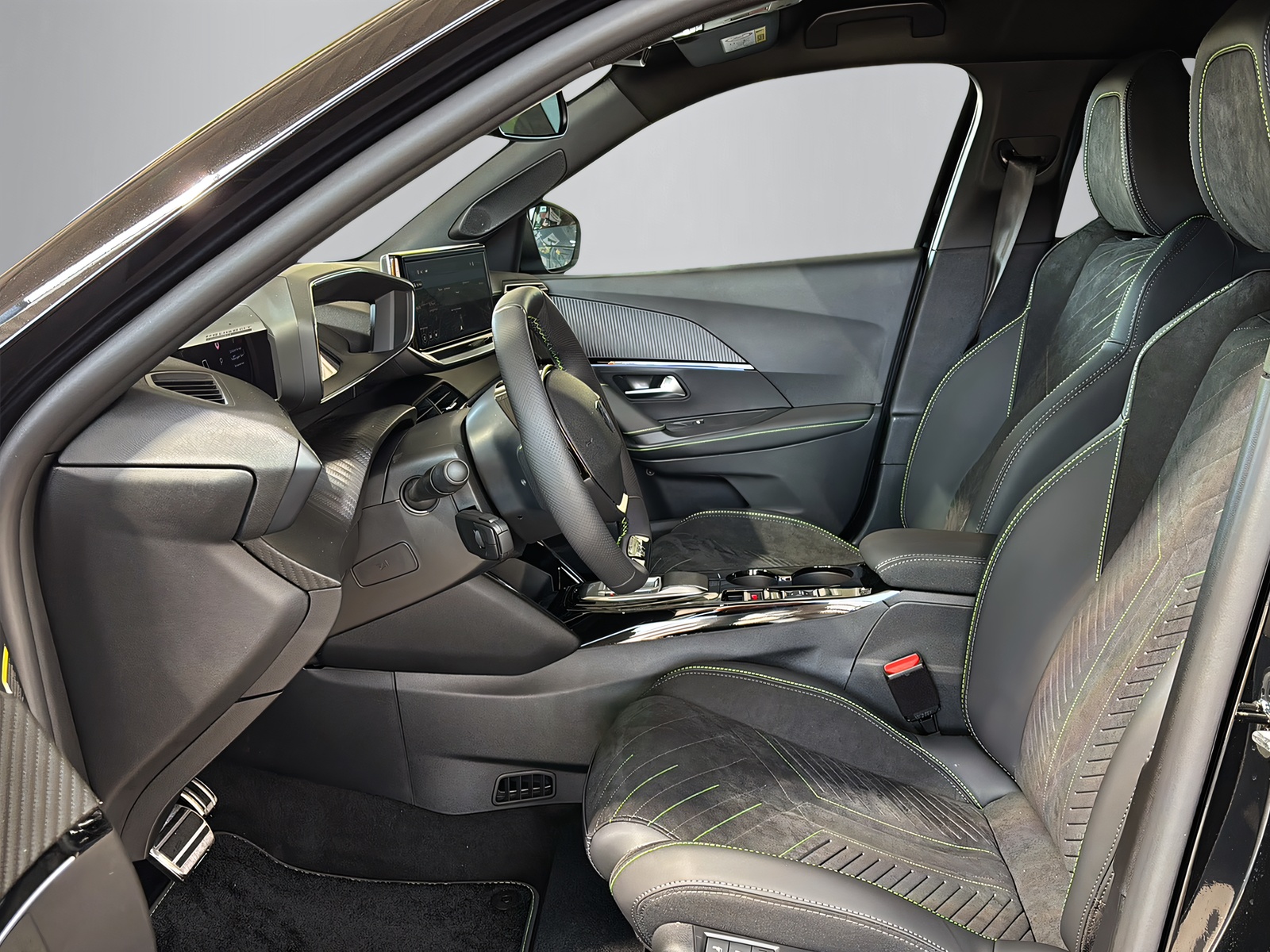 PEUGEOT 2008 1.2 Hybrid 145 GT Exclusive-showroom-element-2