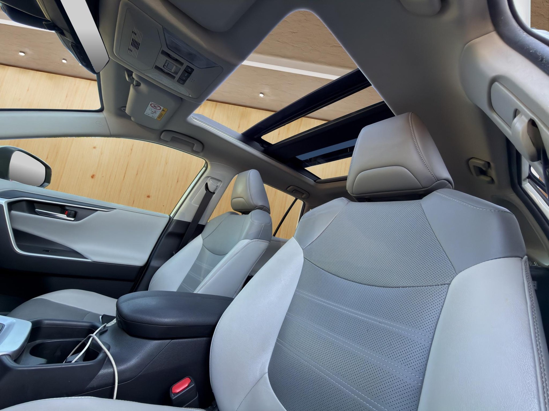 TOYOTA RAV4 2.5 HEV Premium-image-9