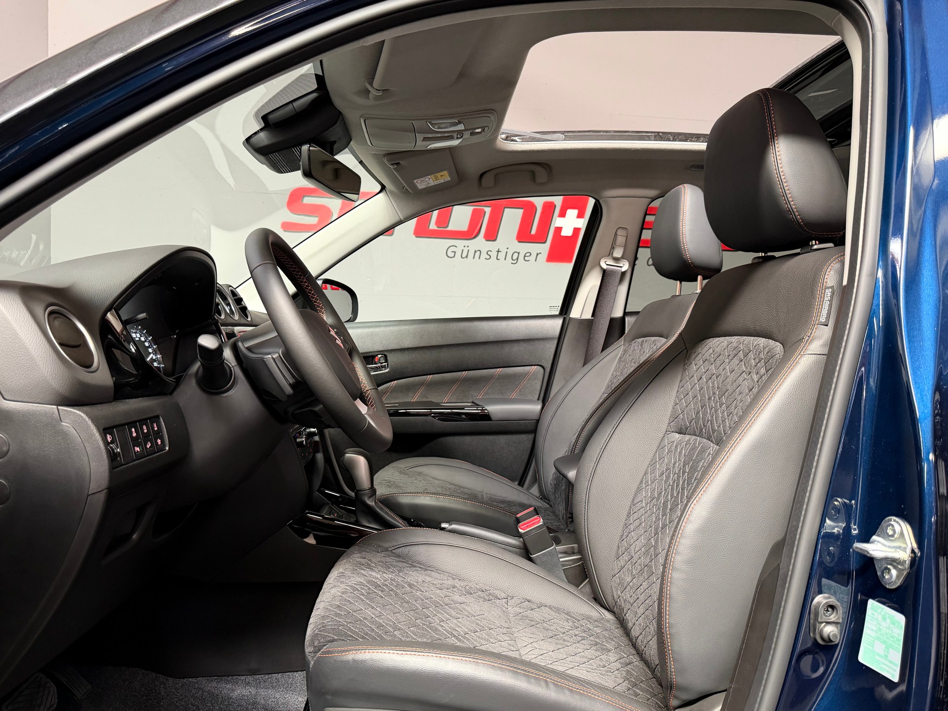 SUZUKI Vitara 1.4 Boosterjet Black Edition Top 4x4 Hybrid Automatic-image-12