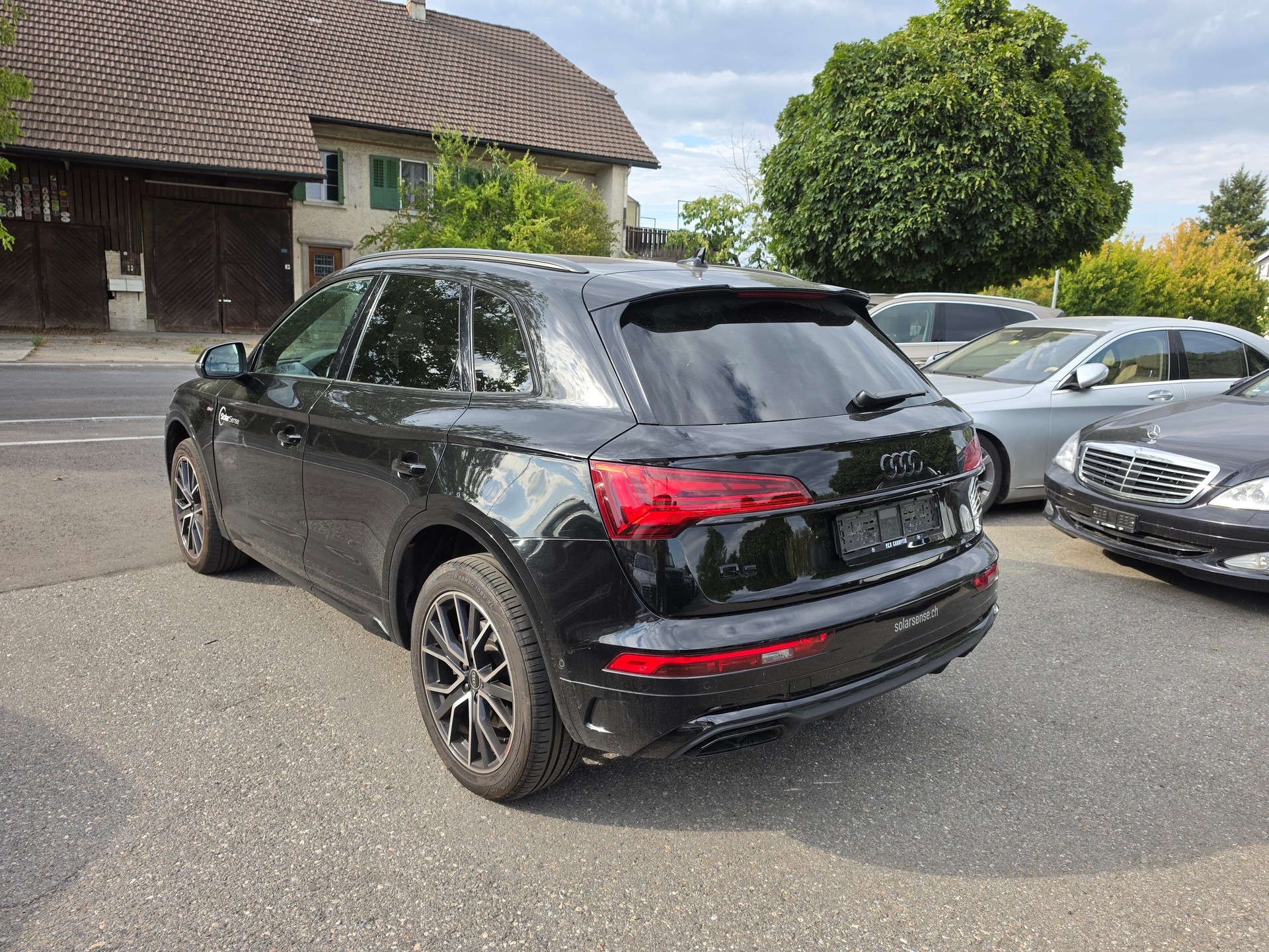 AUDI Q5 40 TDI Black Edition quattro S-tronic-image-2