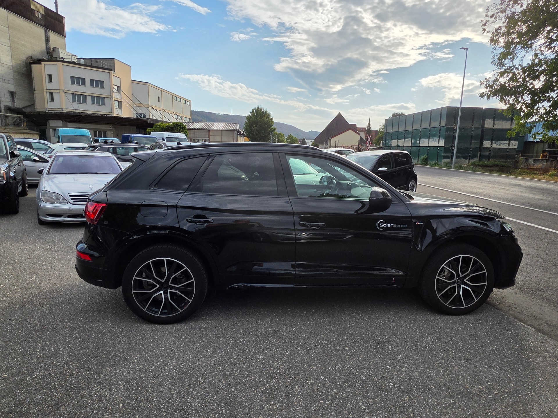 AUDI Q5 40 TDI Black Edition quattro S-tronic-image-5