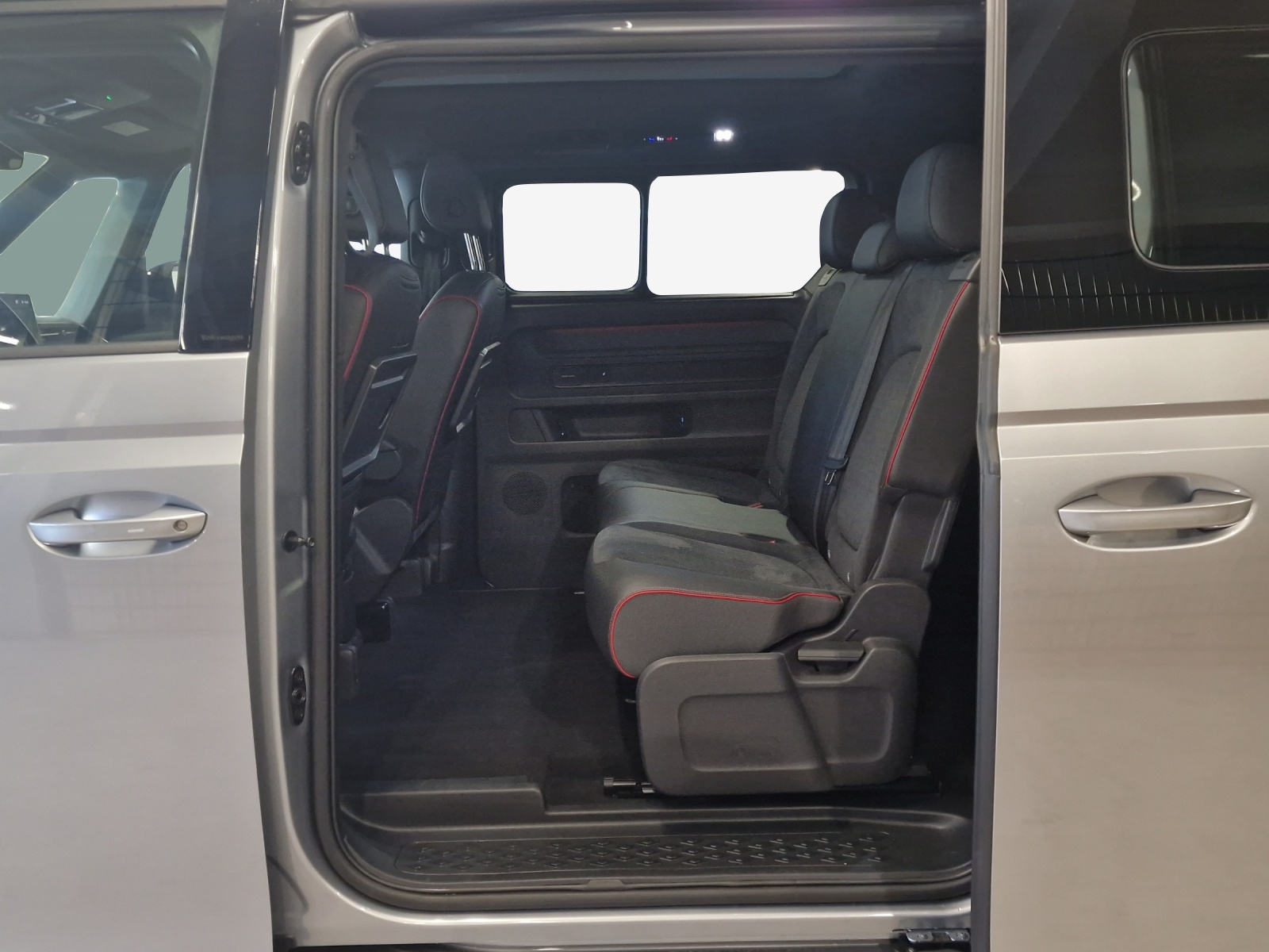 VW ID.Buzz LWB GTX 4 Motion-image-11