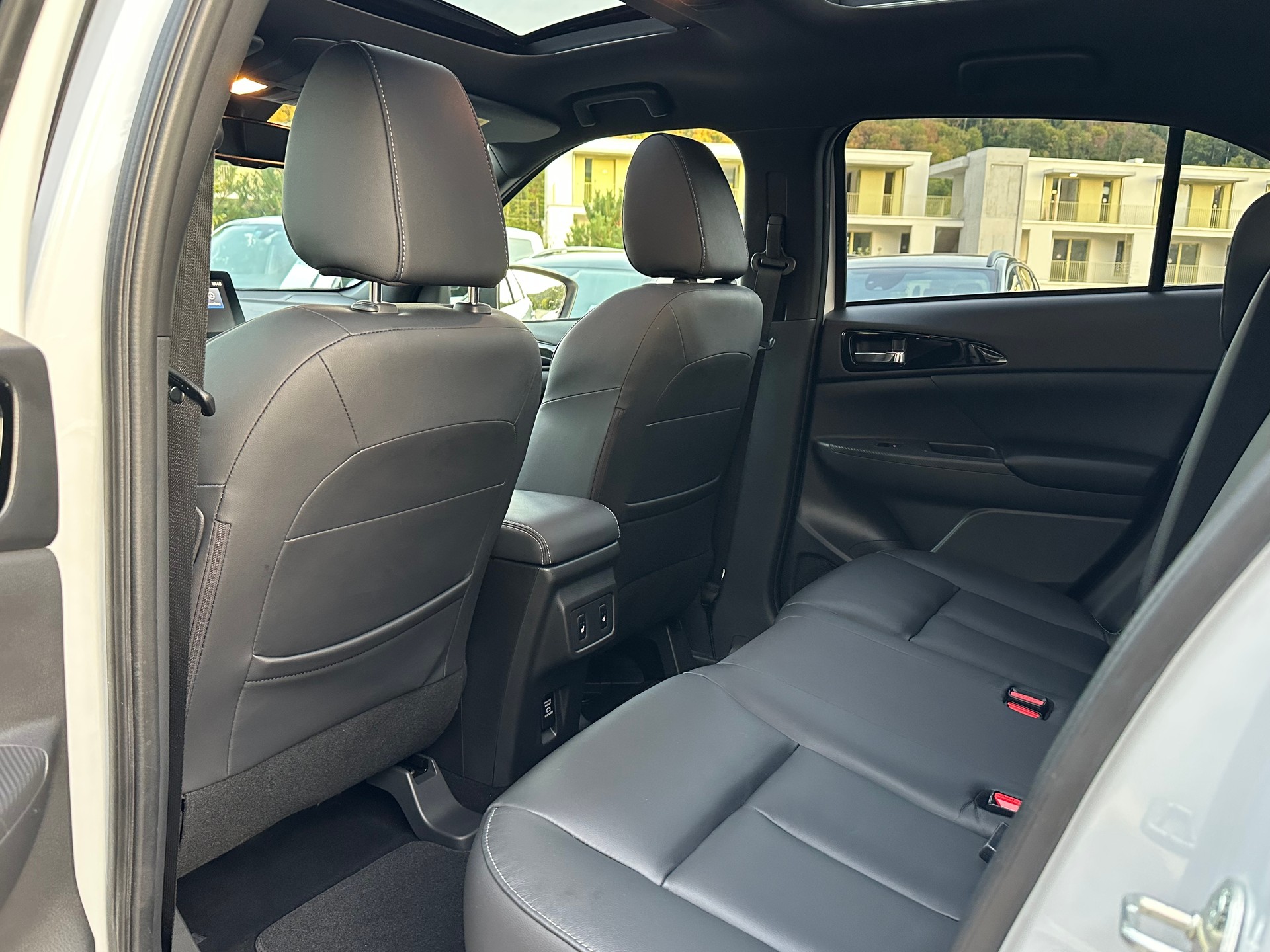 MITSUBISHI Eclipse Cross 2.4 PHEV Diamond 4WD-image-15
