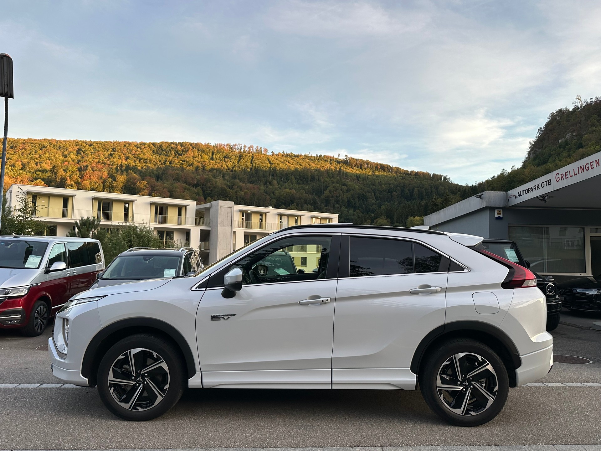 MITSUBISHI Eclipse Cross 2.4 PHEV Diamond 4WD-image-4