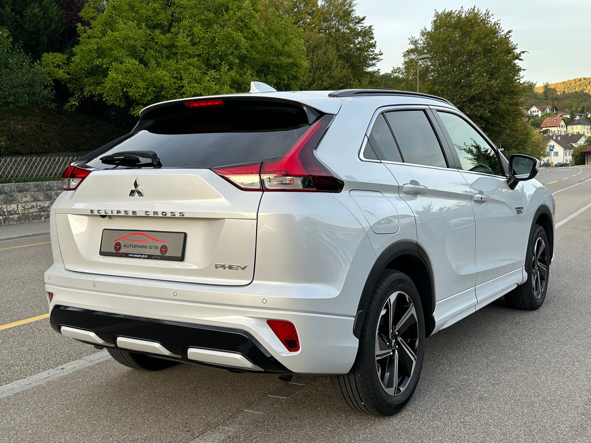 MITSUBISHI Eclipse Cross 2.4 PHEV Diamond 4WD-image-5
