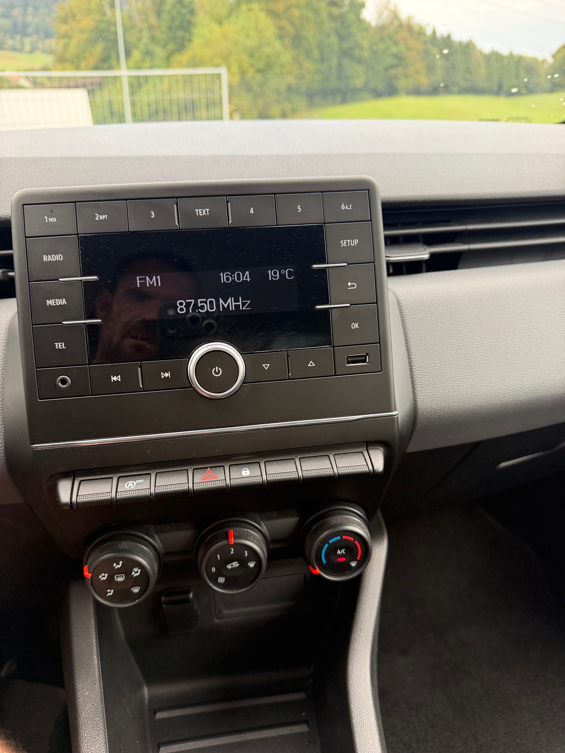 RENAULT Clio 1.0 Life-image-9