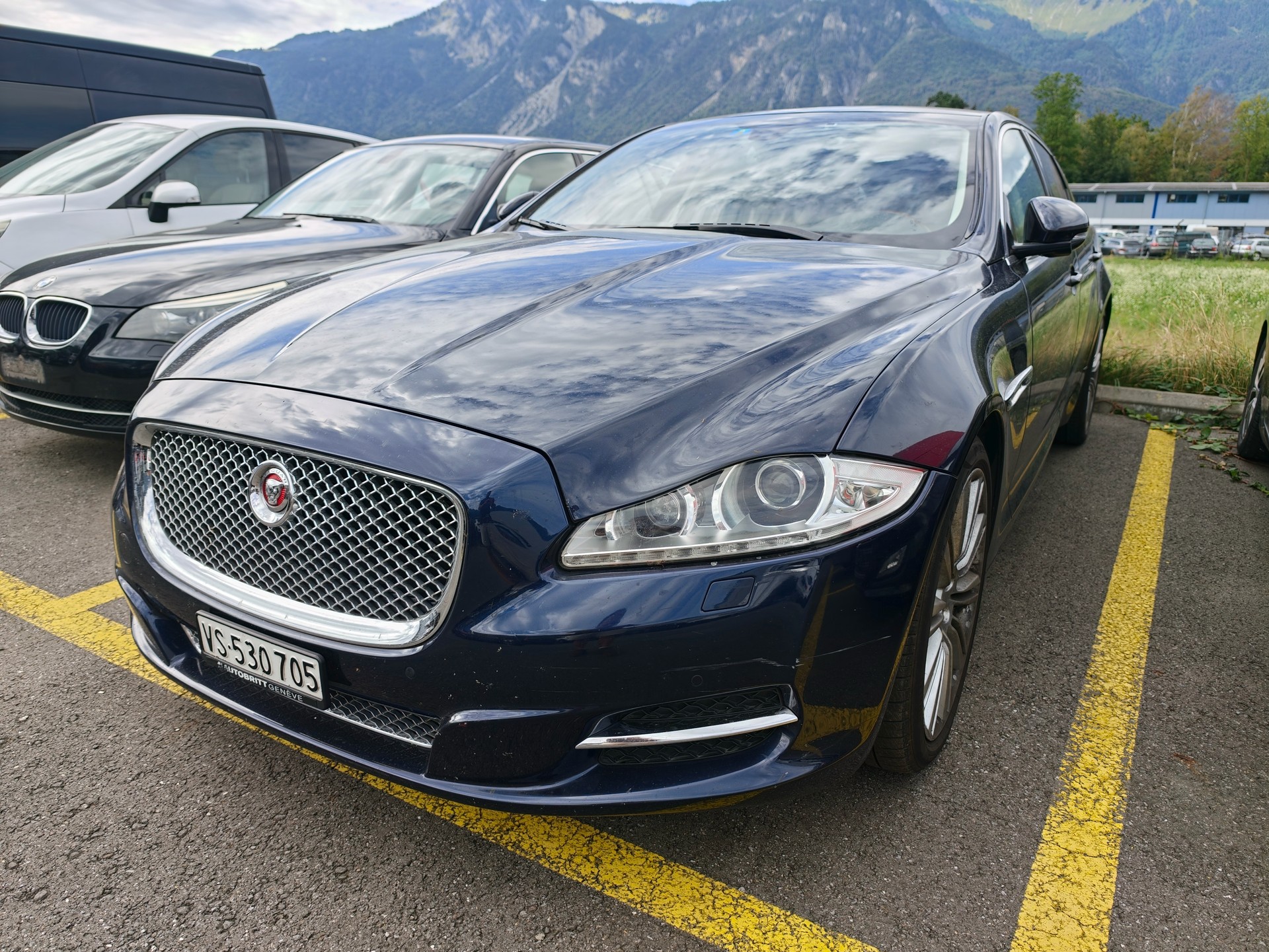 JAGUAR XJ 3.0 V6 S/C Premium Luxury Automatic AWD-showroom-element-1