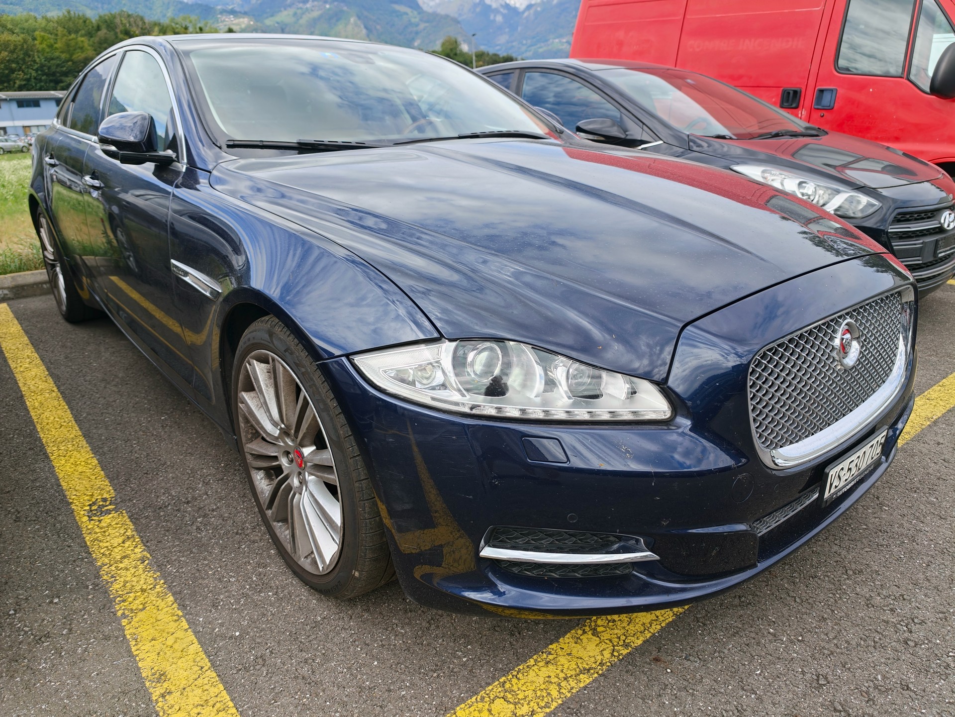 JAGUAR XJ 3.0 V6 S/C Premium Luxury Automatic AWD-showroom-element-2