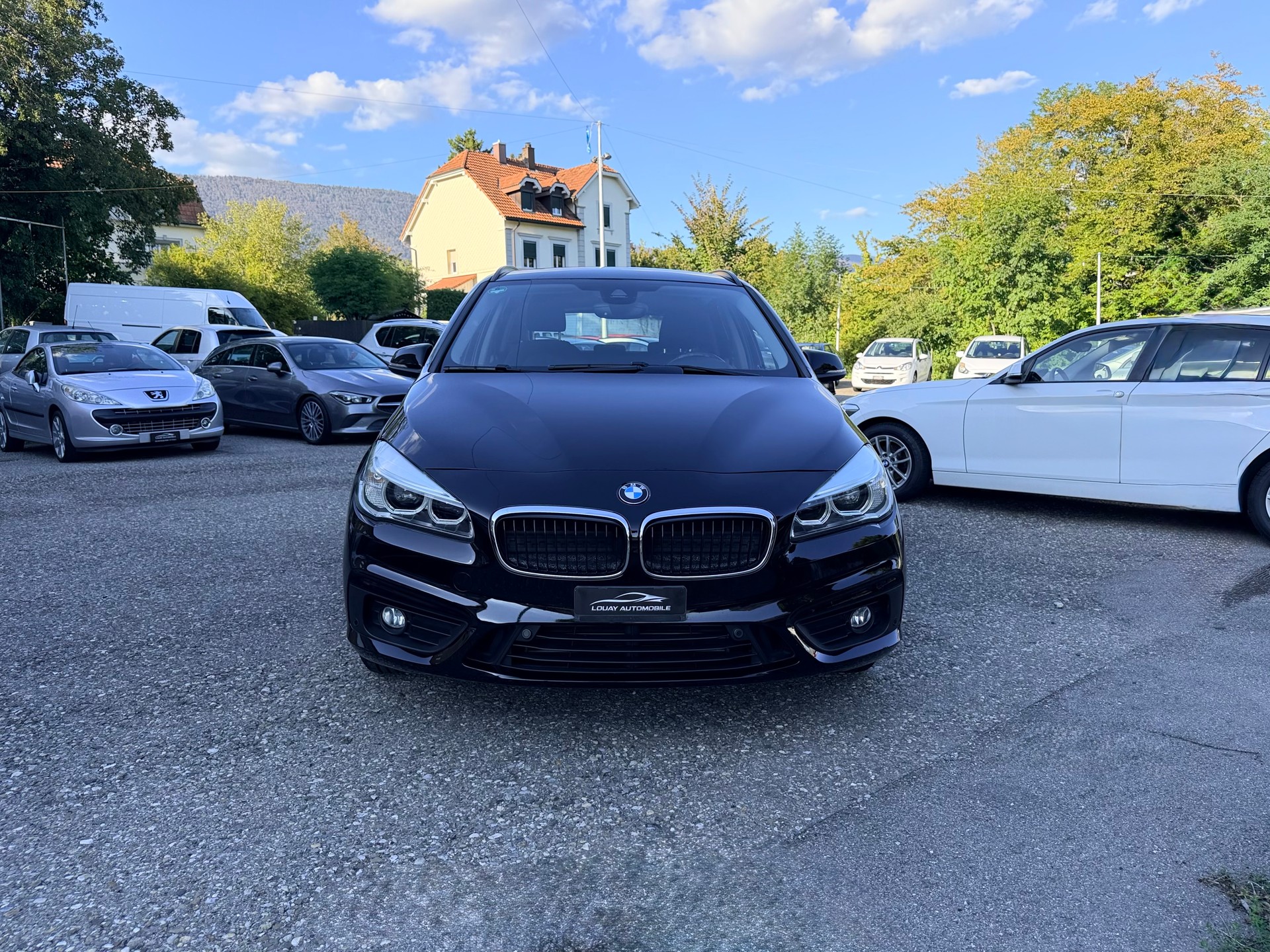 BMW 218d Active Tourer Steptronic-showroom-element-1
