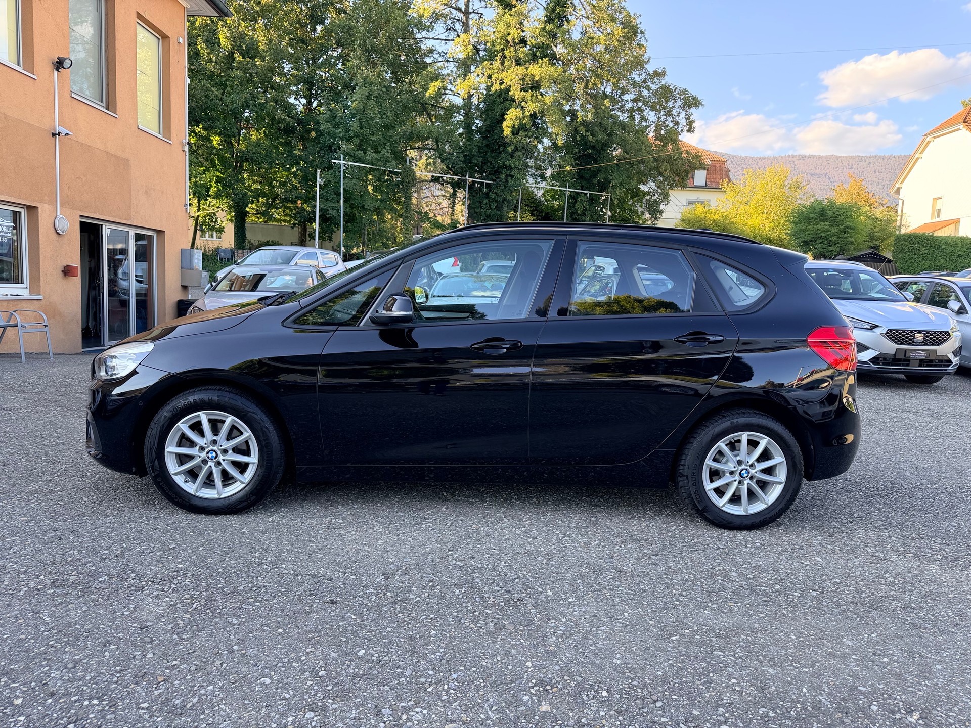 BMW 218d Active Tourer Steptronic-showroom-element-3