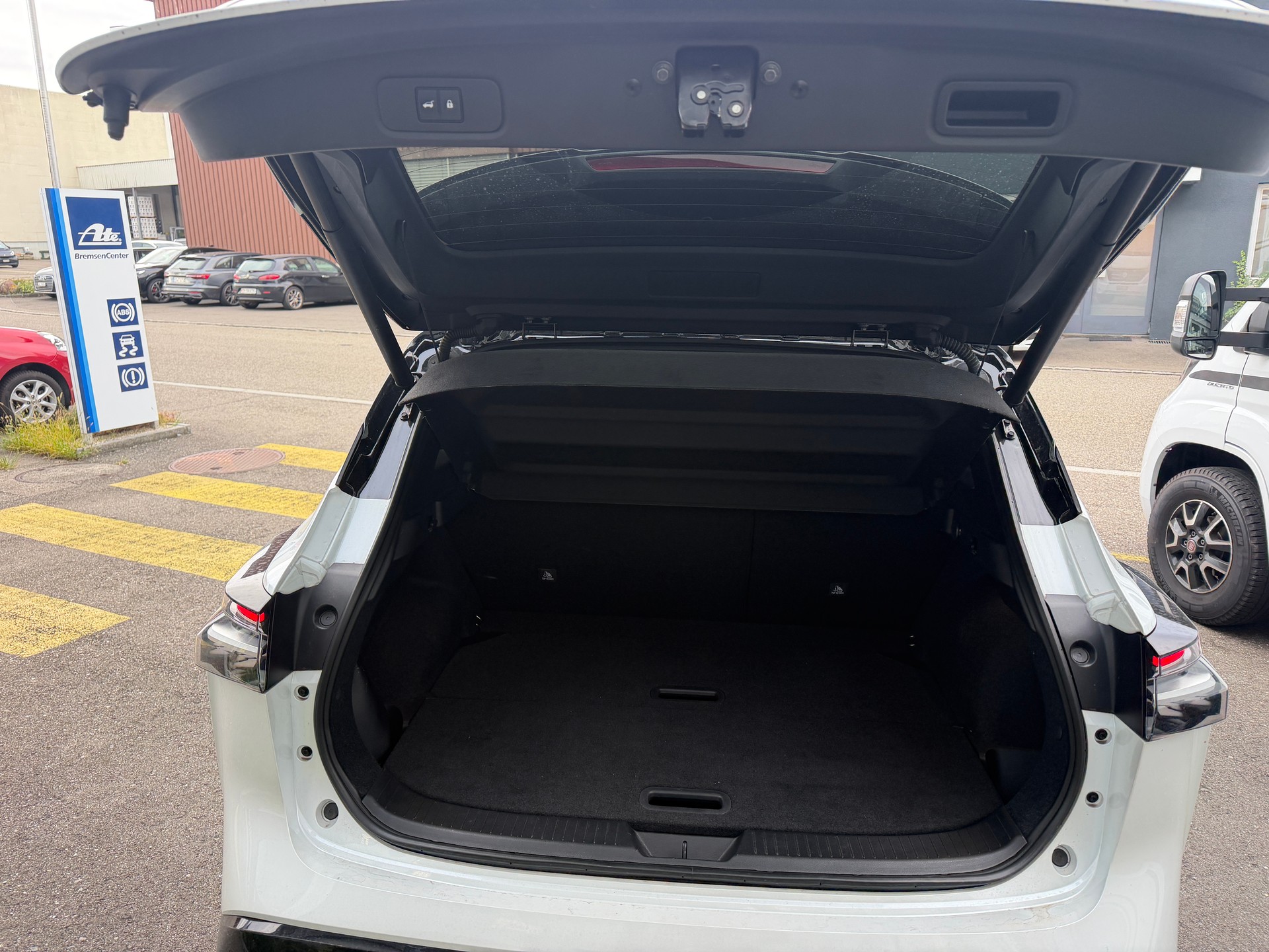 NISSAN Qashqai 1.3 DIG-T MHEV Tekna Xtronic 4x4-image-6