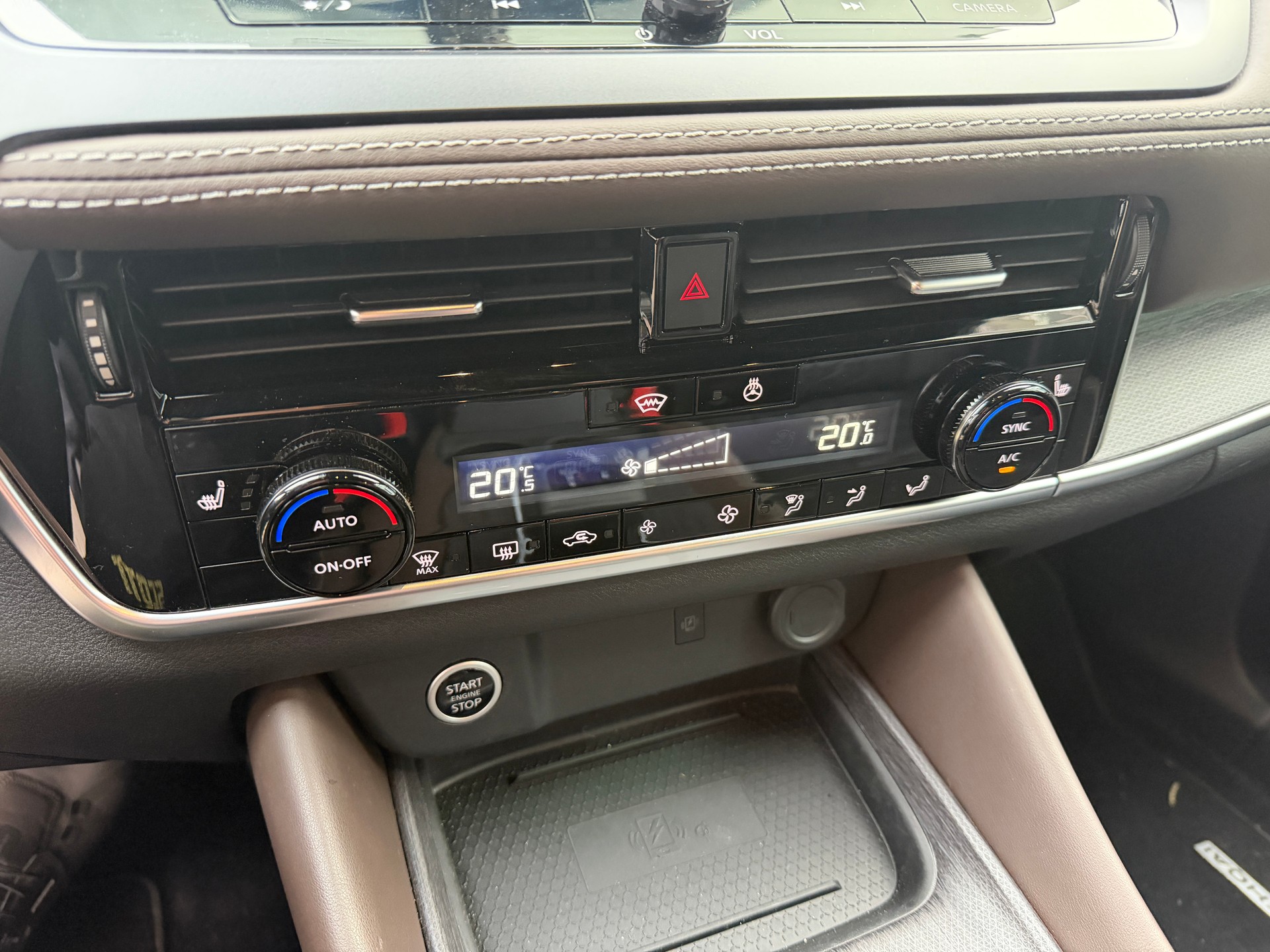NISSAN Qashqai 1.3 DIG-T MHEV Tekna Xtronic 4x4-image-17