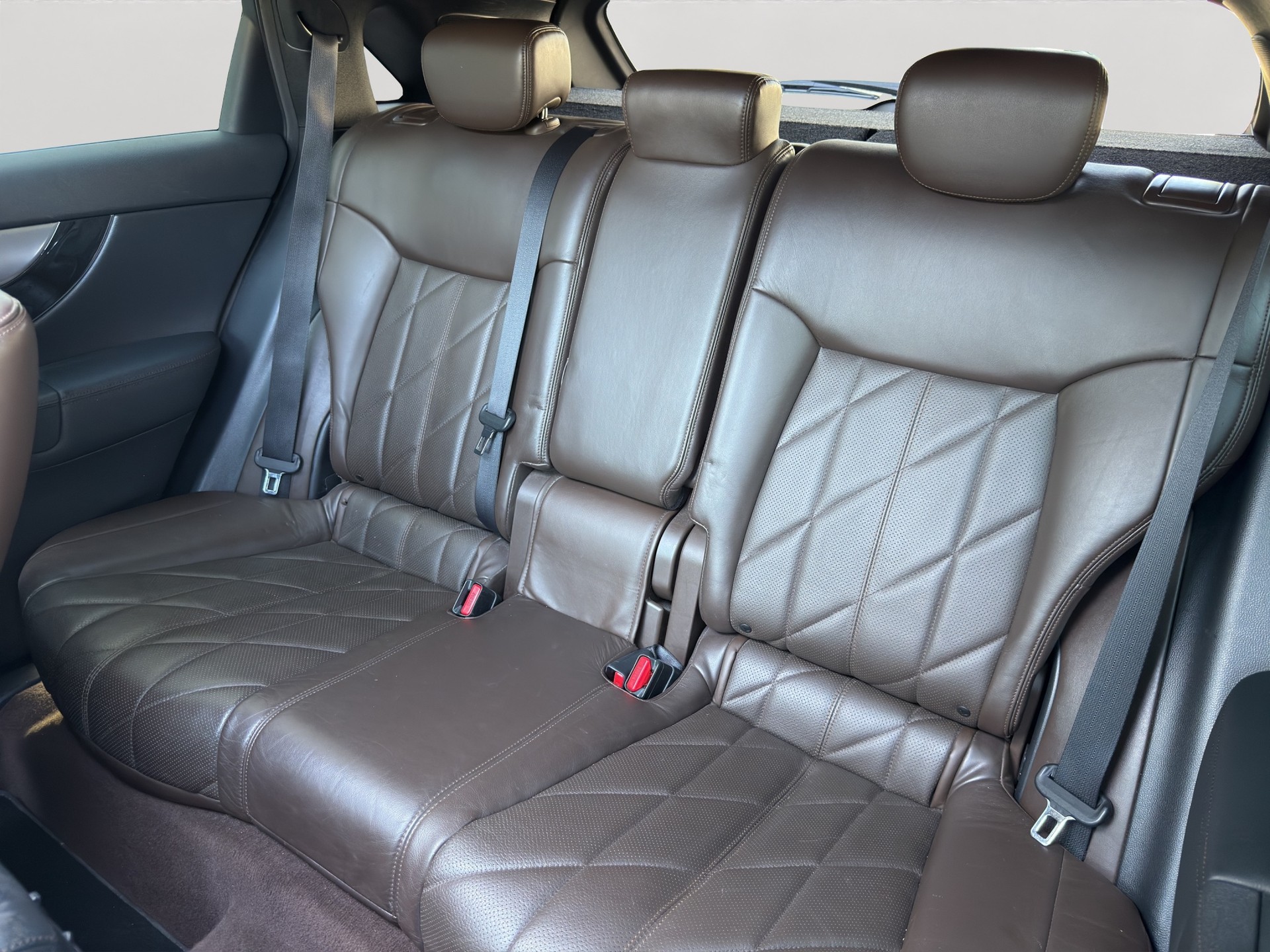 INFINITI FX30d S Premium AWD Automatic-image-3
