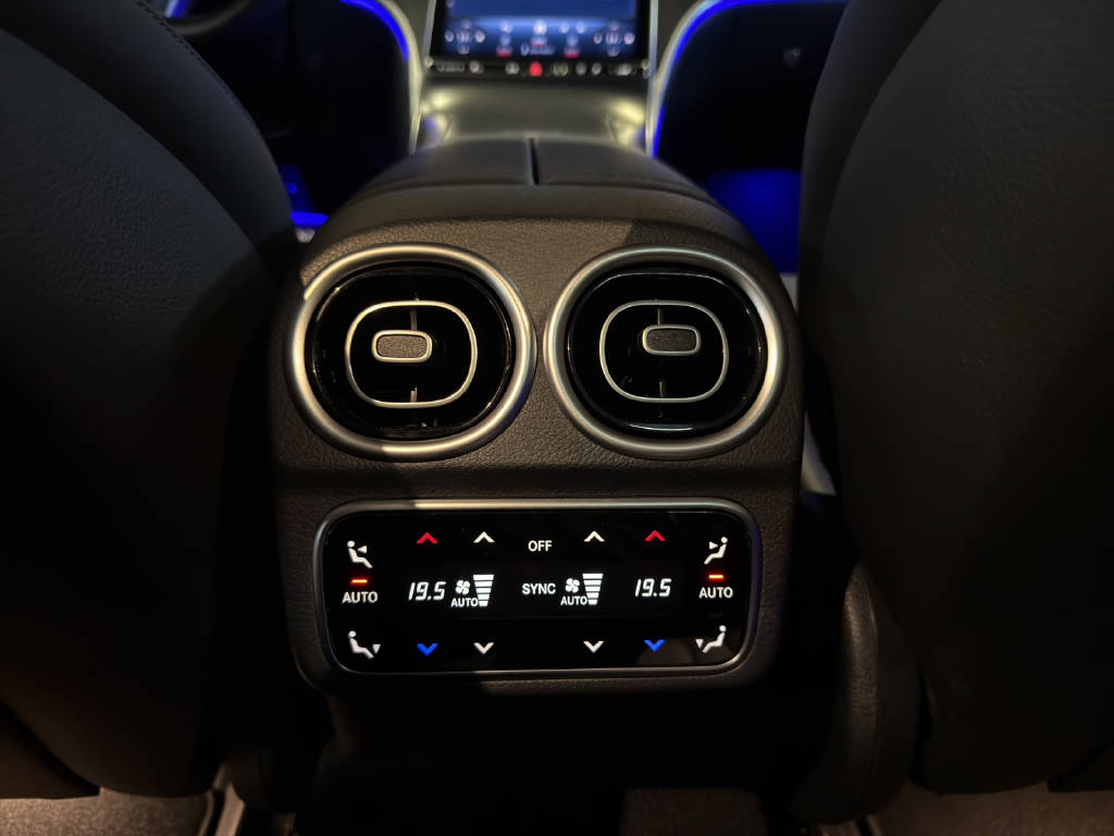 MERCEDES-BENZ C 220 d Swiss Star AMG Line 4matic Kombi-image-12