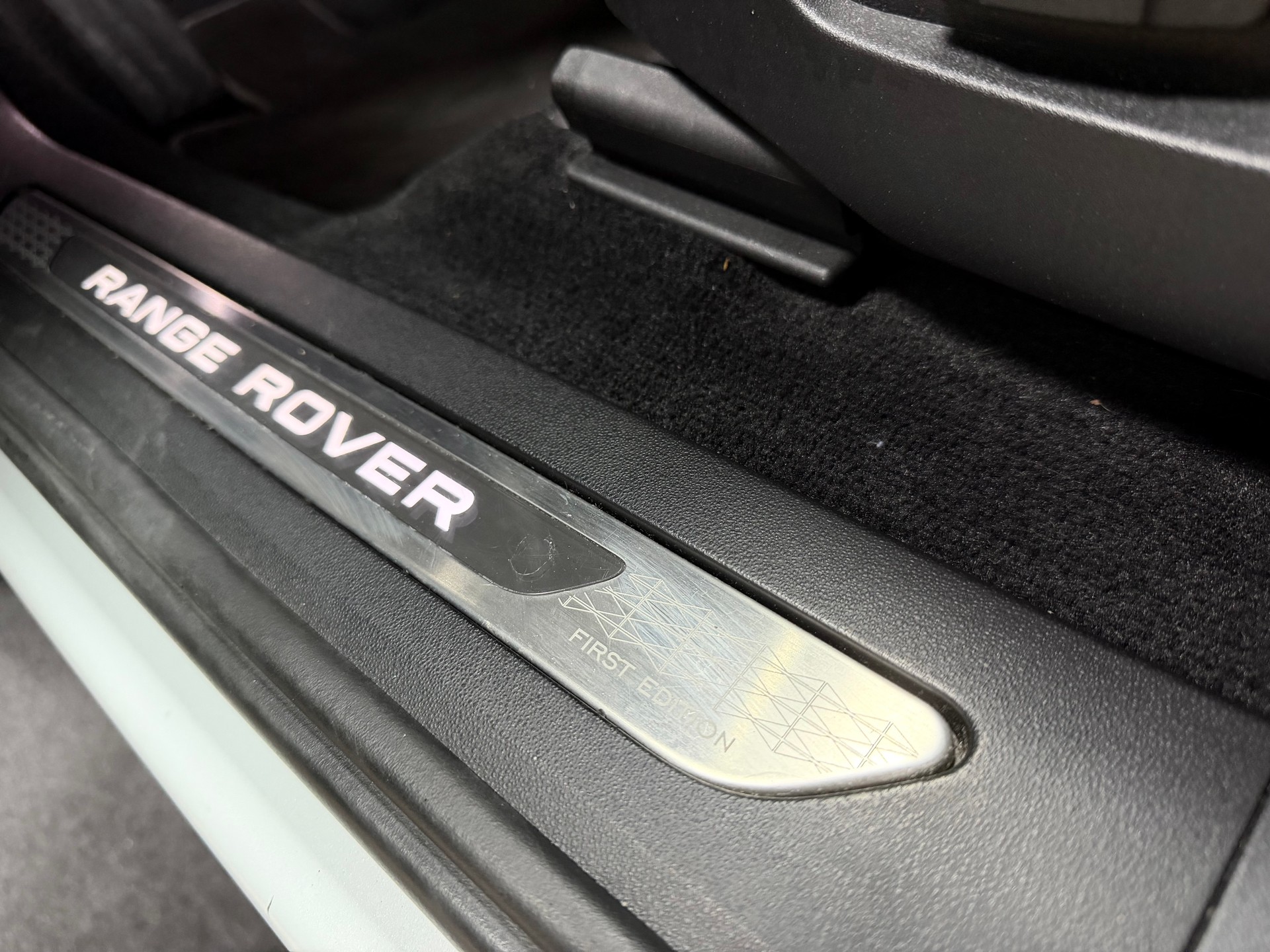 LAND ROVER Range Rover Evoque R-Dyn First Edi P 250 HSE AT9-image-15