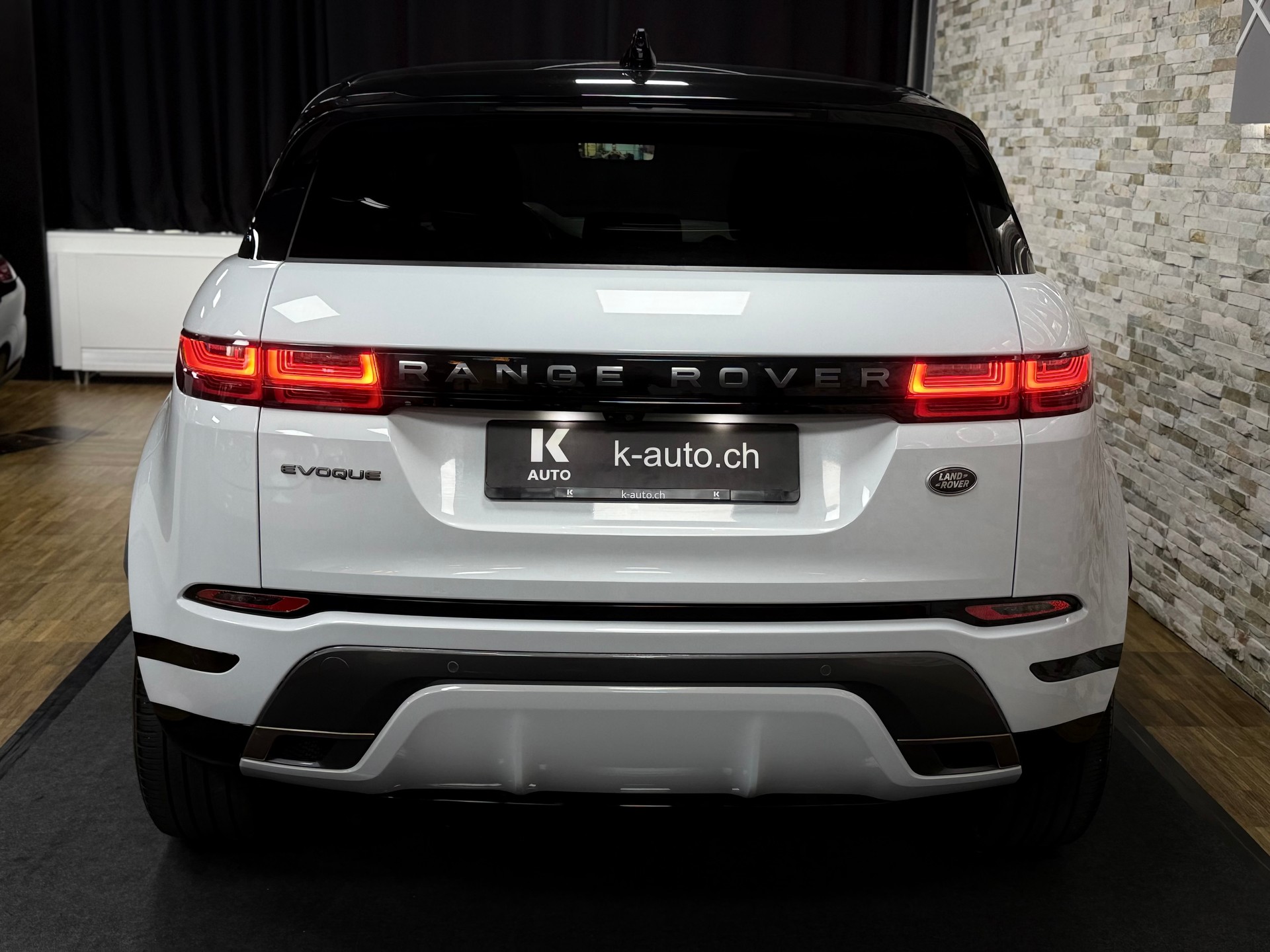 LAND ROVER Range Rover Evoque R-Dyn First Edi P 250 HSE AT9-showroom-element-3