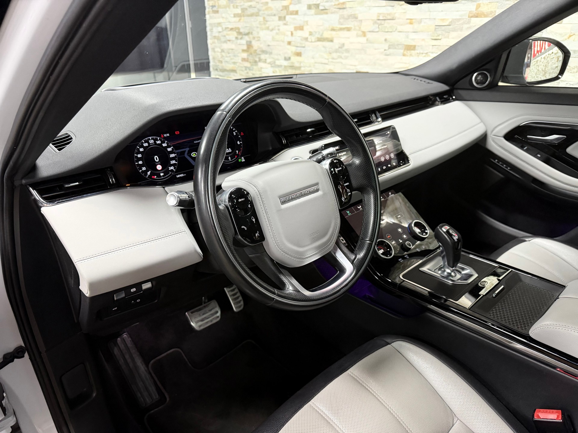 LAND ROVER Range Rover Evoque R-Dyn First Edi P 250 HSE AT9-image-16