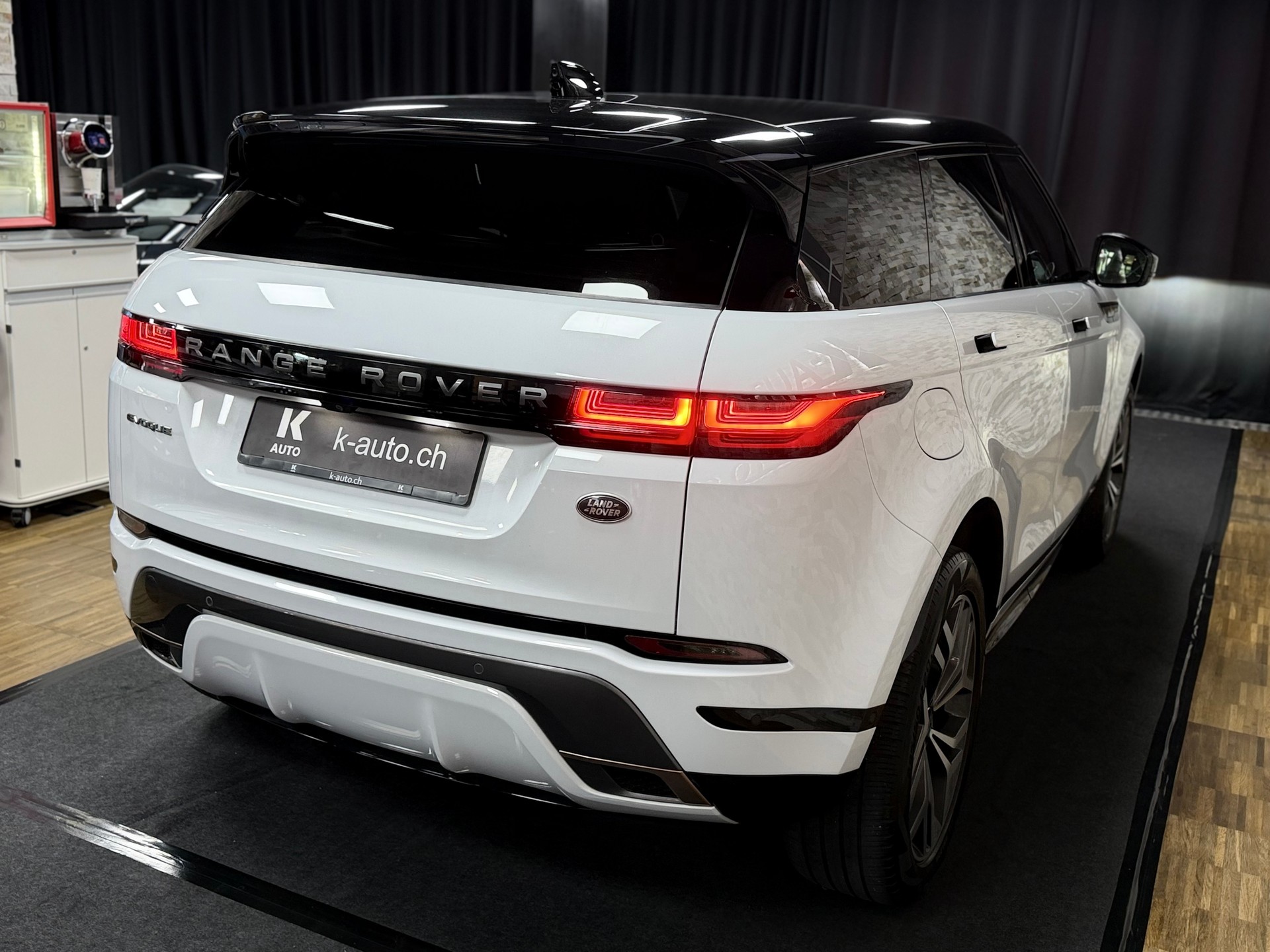 LAND ROVER Range Rover Evoque R-Dyn First Edi P 250 HSE AT9-image-4