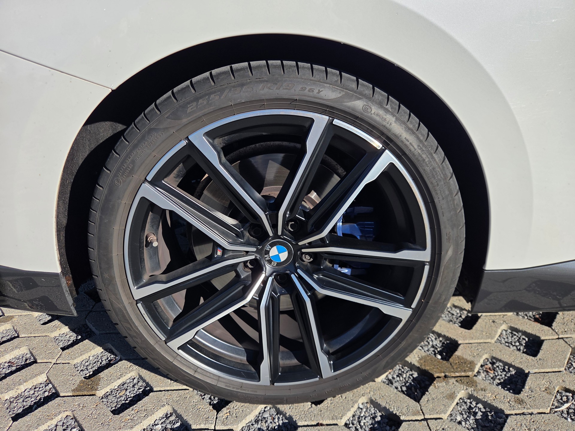 BMW 220i M Sport Coupé-image-8