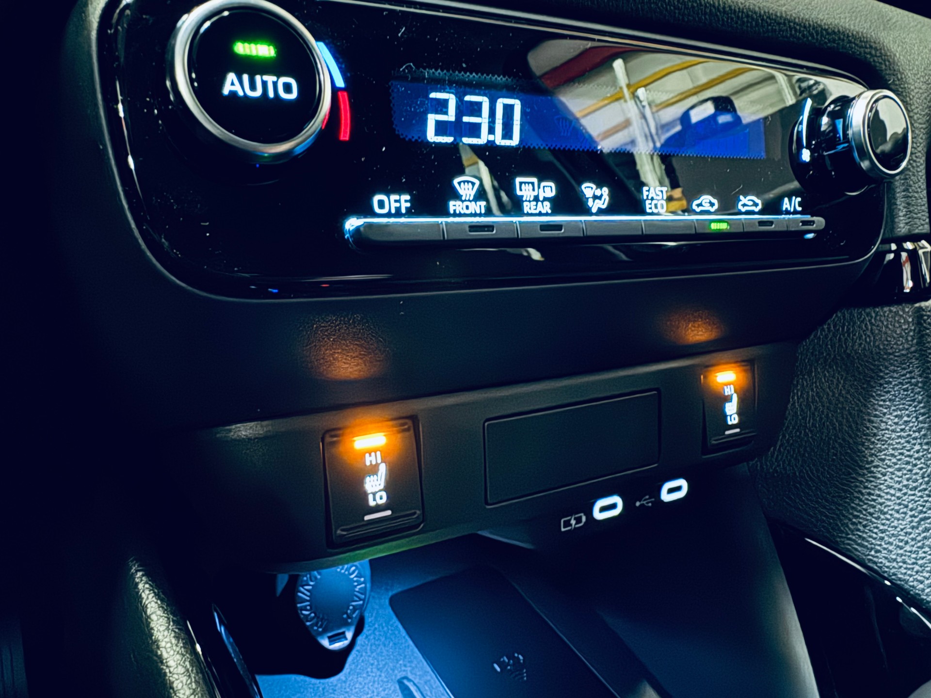 TOYOTA Yaris 1.5 Trend e-CVT-image-14