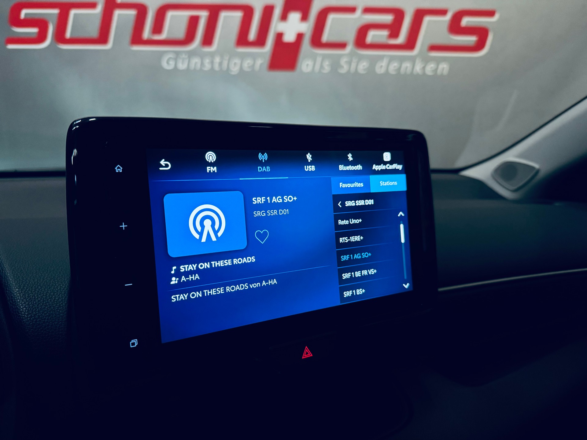 TOYOTA Yaris 1.5 Trend e-CVT-image-19