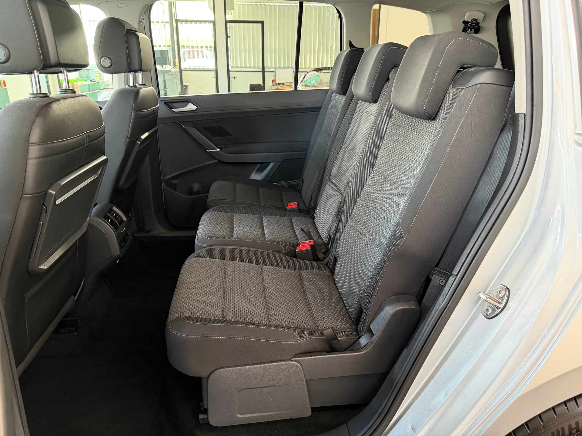 VW Touran 2.0 TDI BlueMotion TechnologyComfortline DSG-image-10
