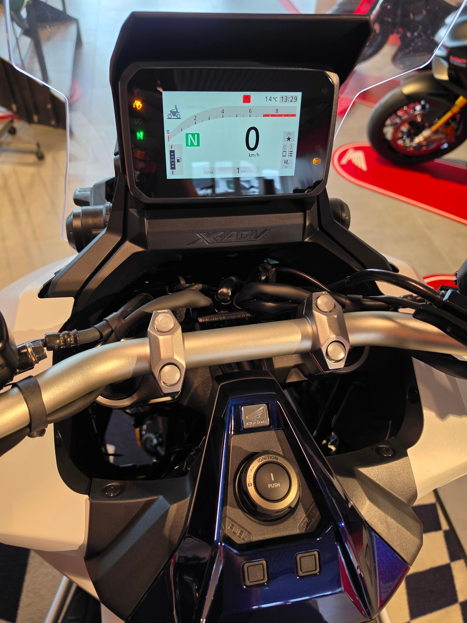 HONDA X-ADV 750-image-5