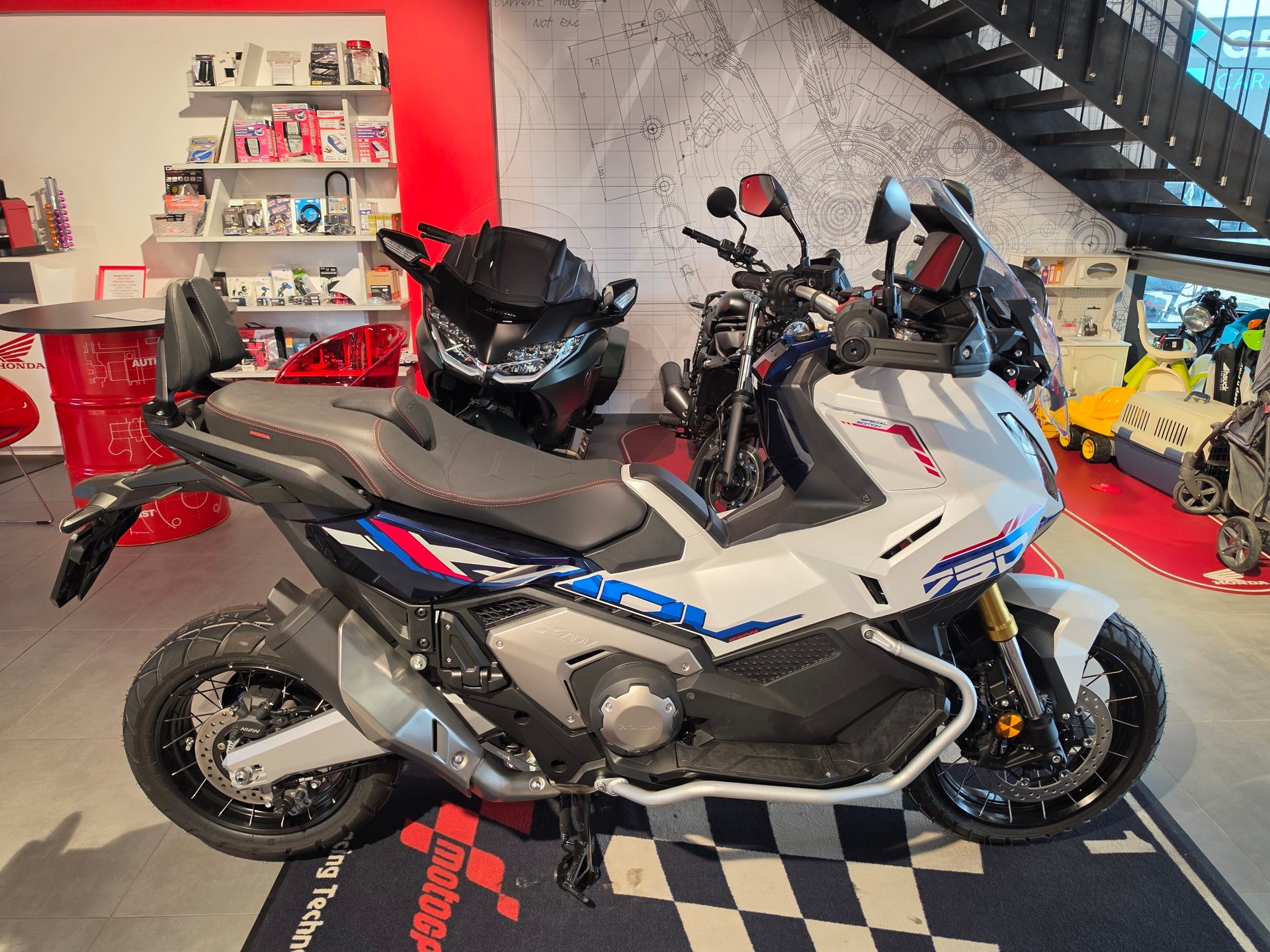 HONDA X-ADV 750-image-2