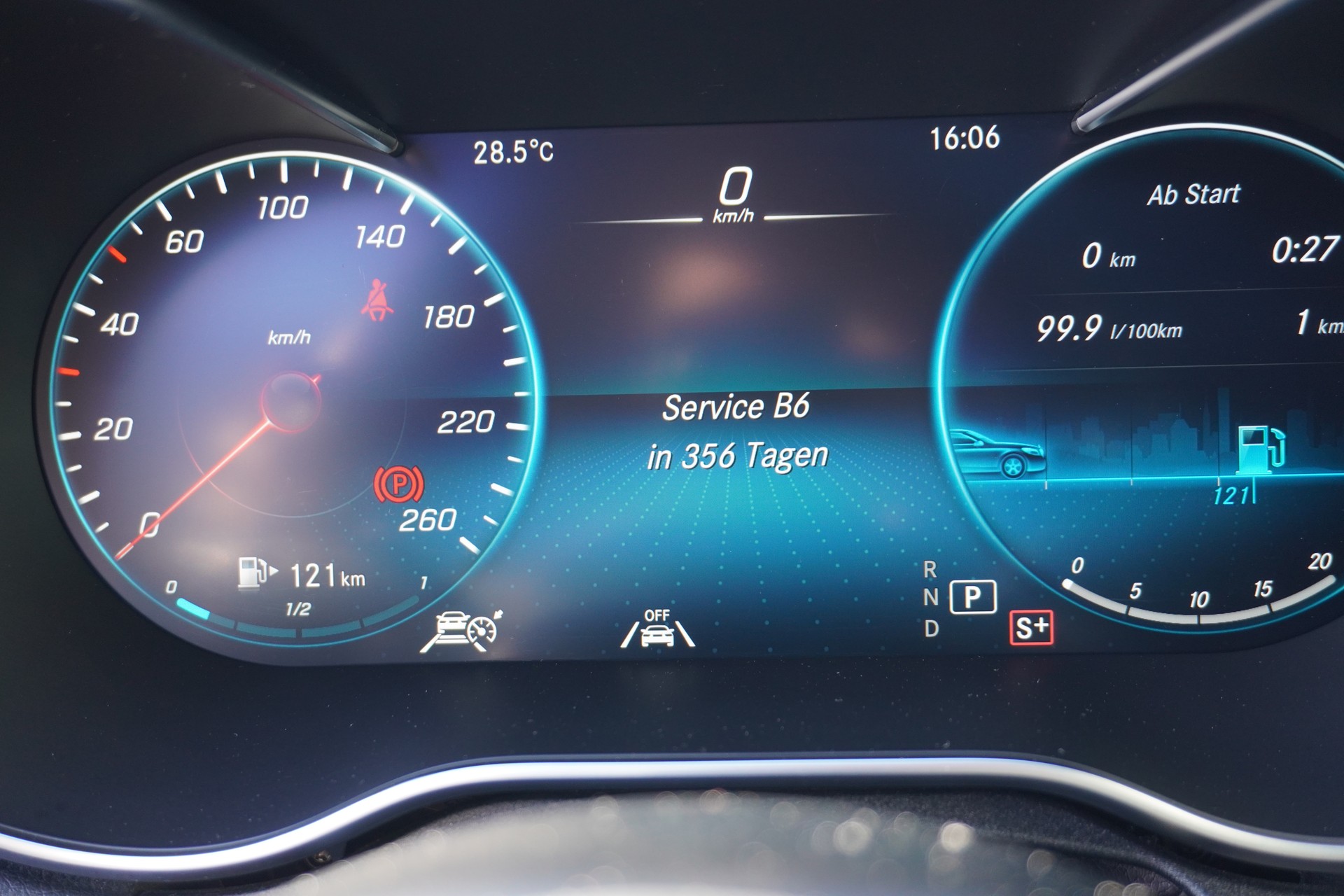 MERCEDES-BENZ C 220 d Swiss Star AMG Line 4M 9G-Tronic-image-37