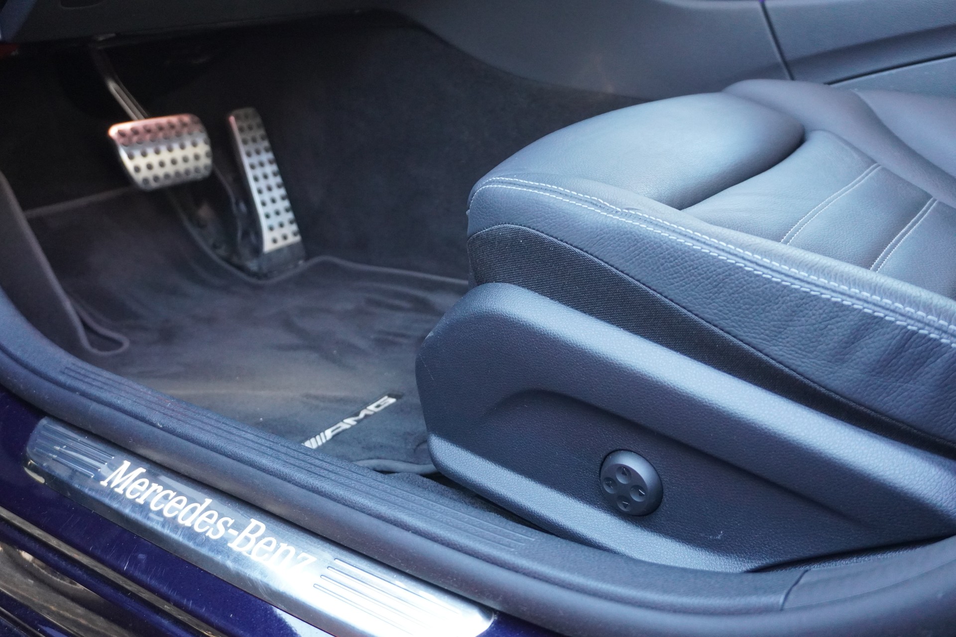 MERCEDES-BENZ C 220 d Swiss Star AMG Line 4M 9G-Tronic-image-44
